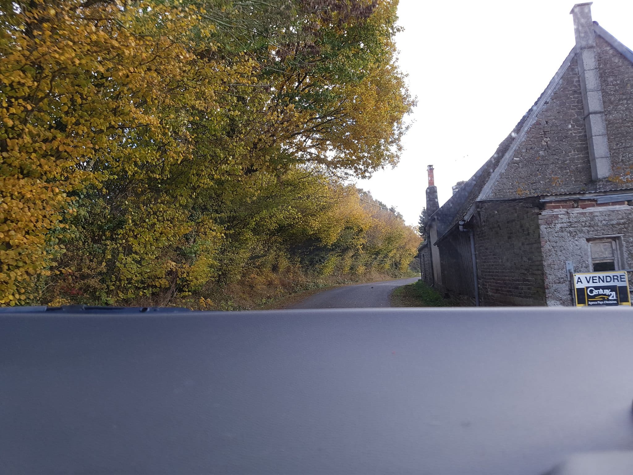 Street view near L'Oisiveraie, Champsecret — © bernardvoyageur (CC BY-SA · Mapillary)
