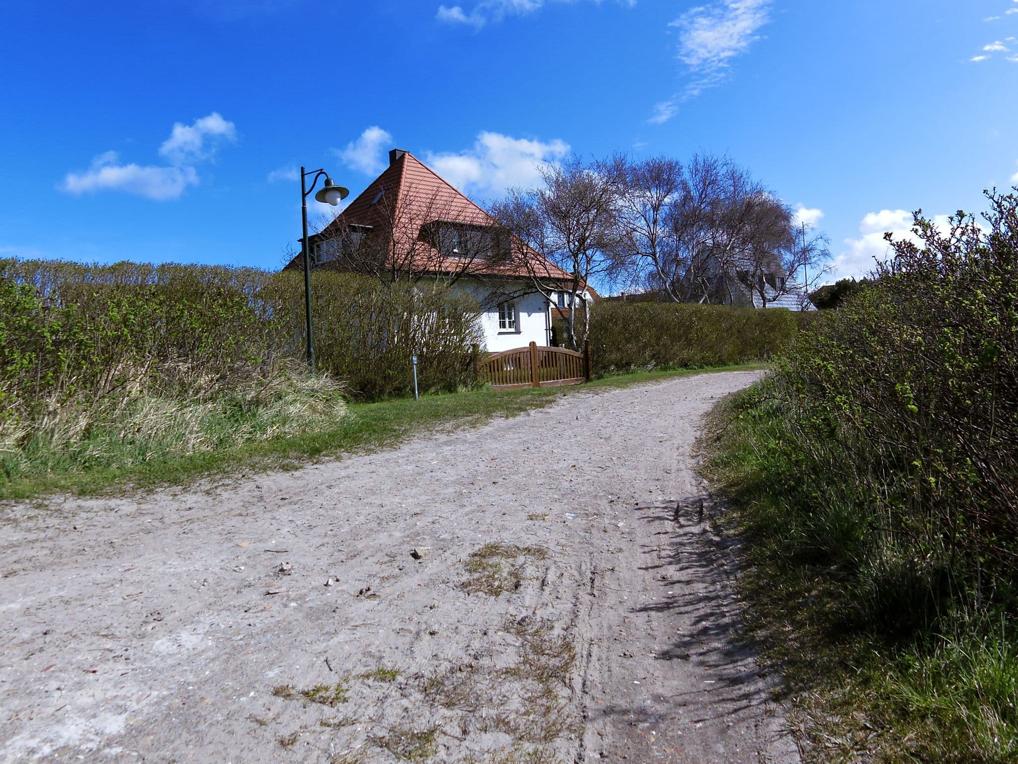 Street view near Marianne Plato, Hiddensee — © zoegglmeyr (CC BY-SA · Mapillary)
