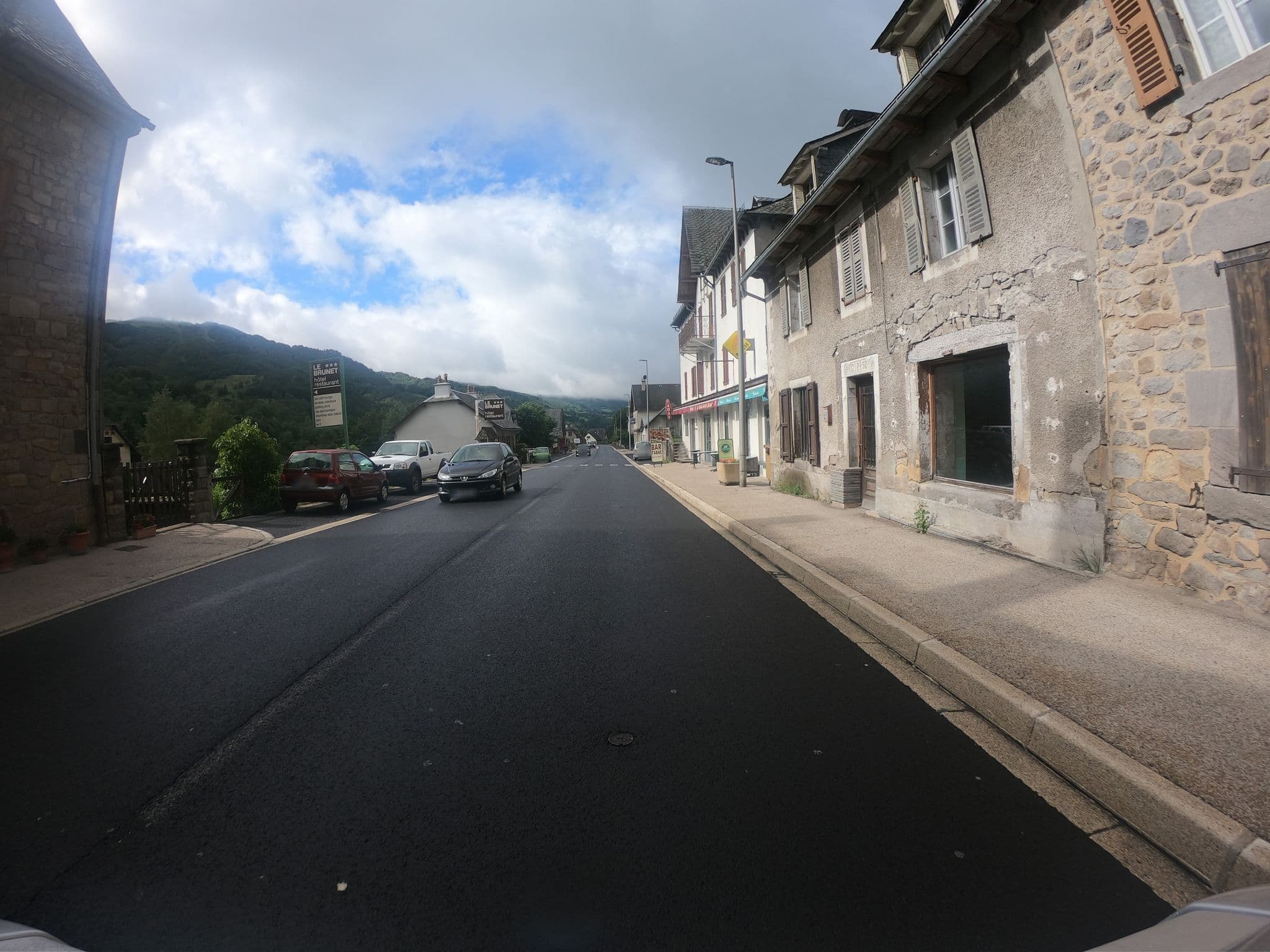 Street view near Hôtel Le Brunet, Vic-sur-Cère — © joostjakob (CC BY-SA · Mapillary)