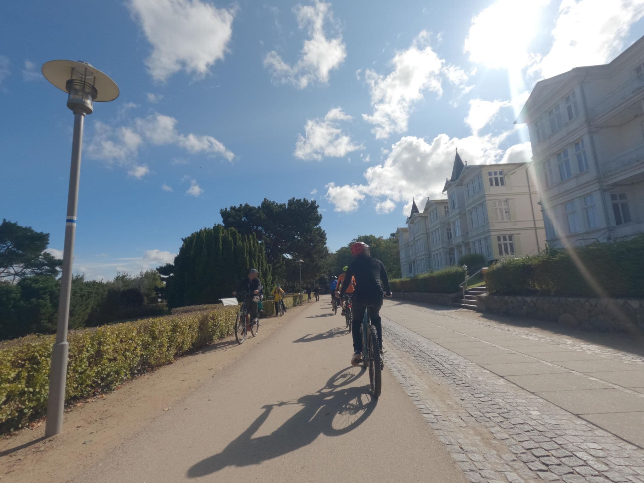 Street view near Ferienwohnung Düne 25/1, Ostseebad Zinnowitz — © masterofnoroad (CC BY-SA · Mapillary)