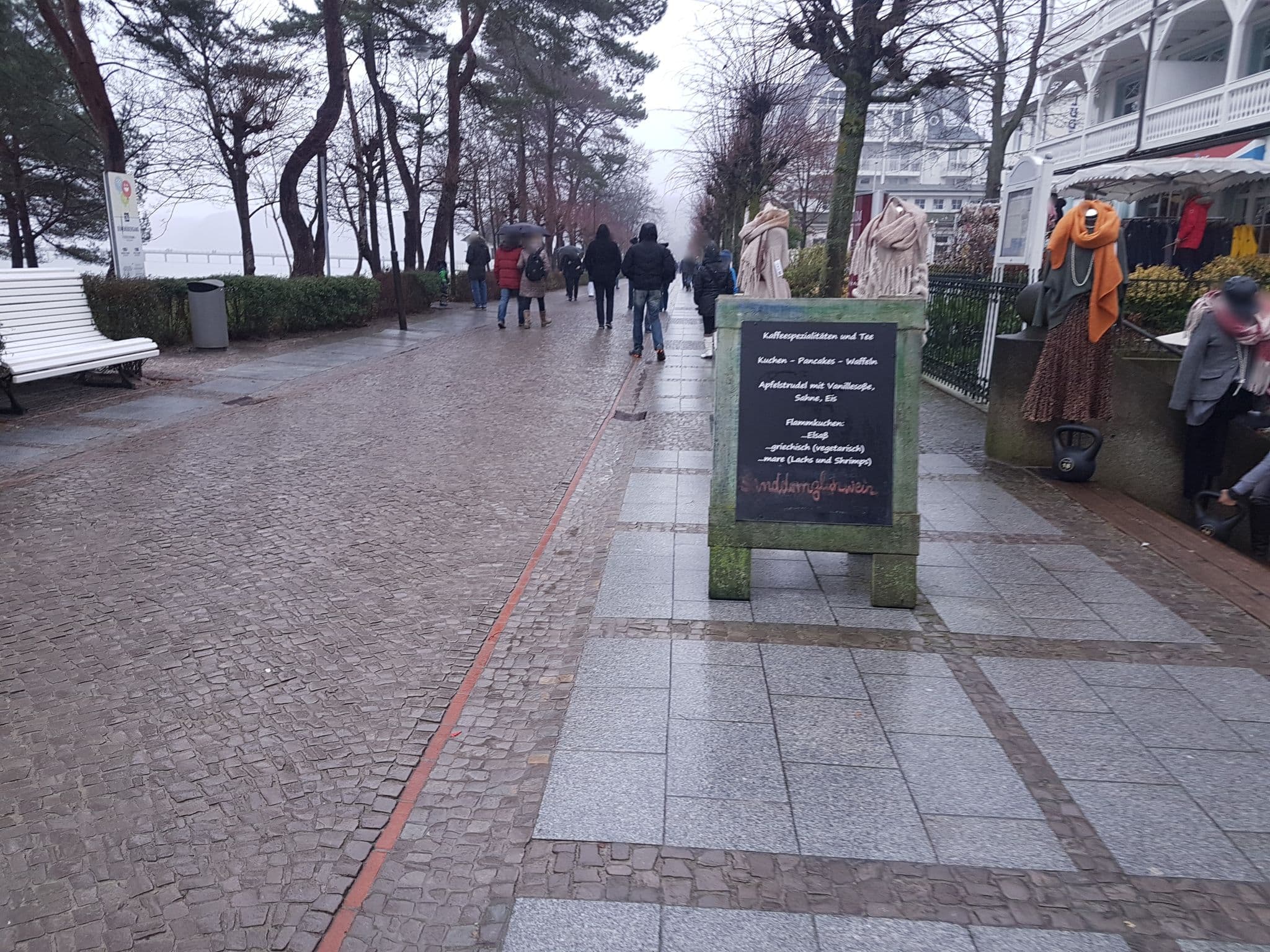 Street view near Haus & Villa Strandidyll by Rujana, Ostseebad Binz — © changchun1 (CC BY-SA · Mapillary)