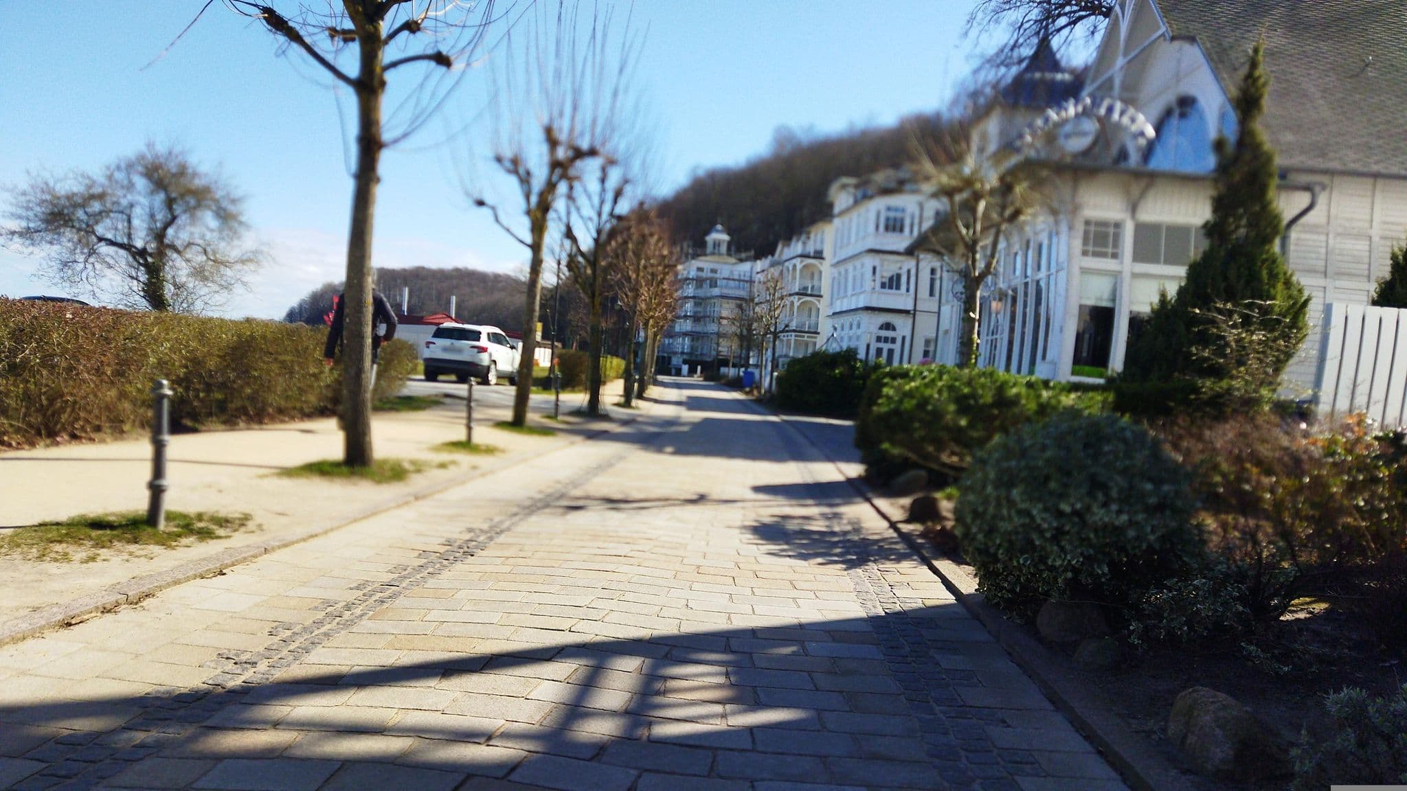 Street view near AHBSeeschloss Vermietung GbR Polenz-Genseburg, Ostseebad Binz — © changchun1 (CC BY-SA · Mapillary)