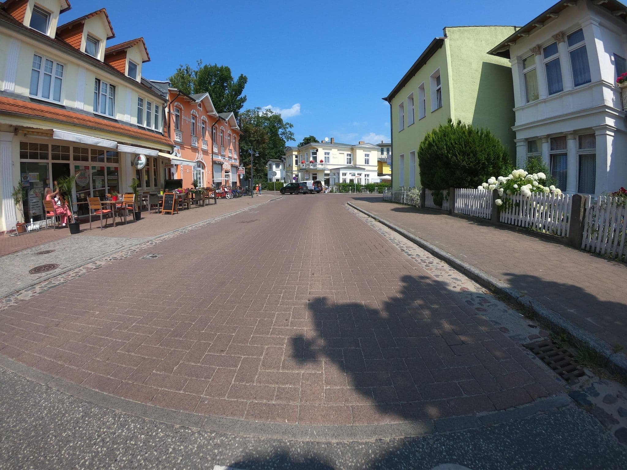 Street view near Haus Adelaide, Seebad Heringsdorf — © masterofnoroad (CC BY-SA · Mapillary)