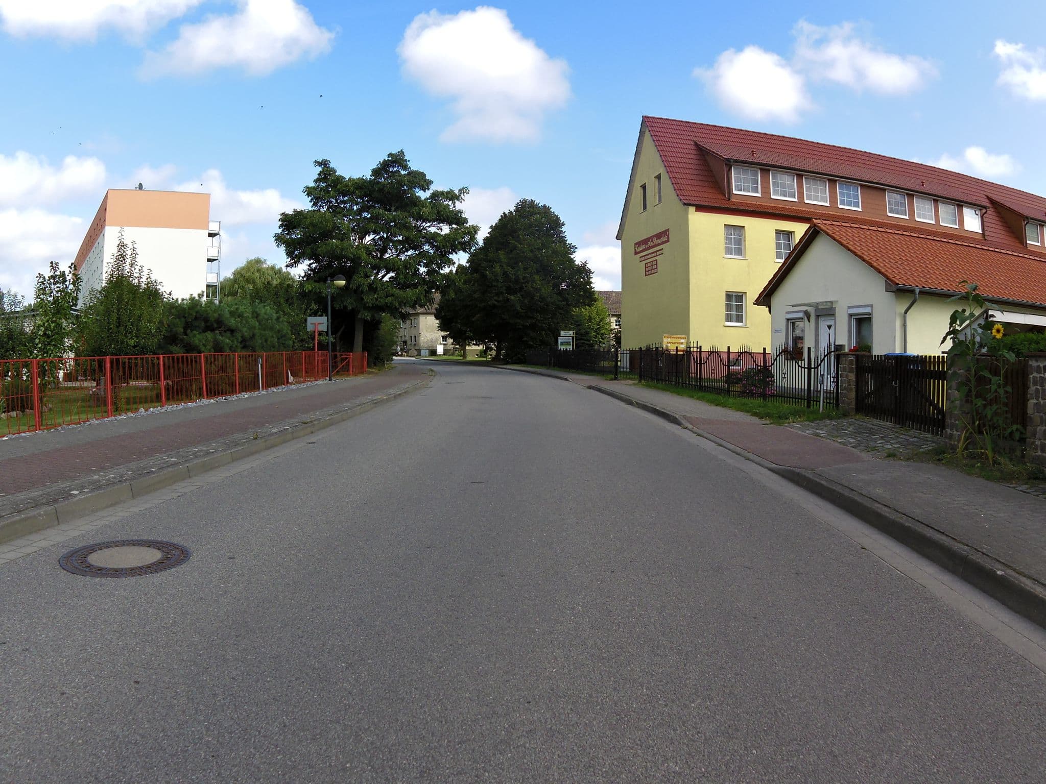 Street view near Lucys Haus 1 am Peeneblick, Kröslin — © zoegglmeyr (CC BY-SA · Mapillary)