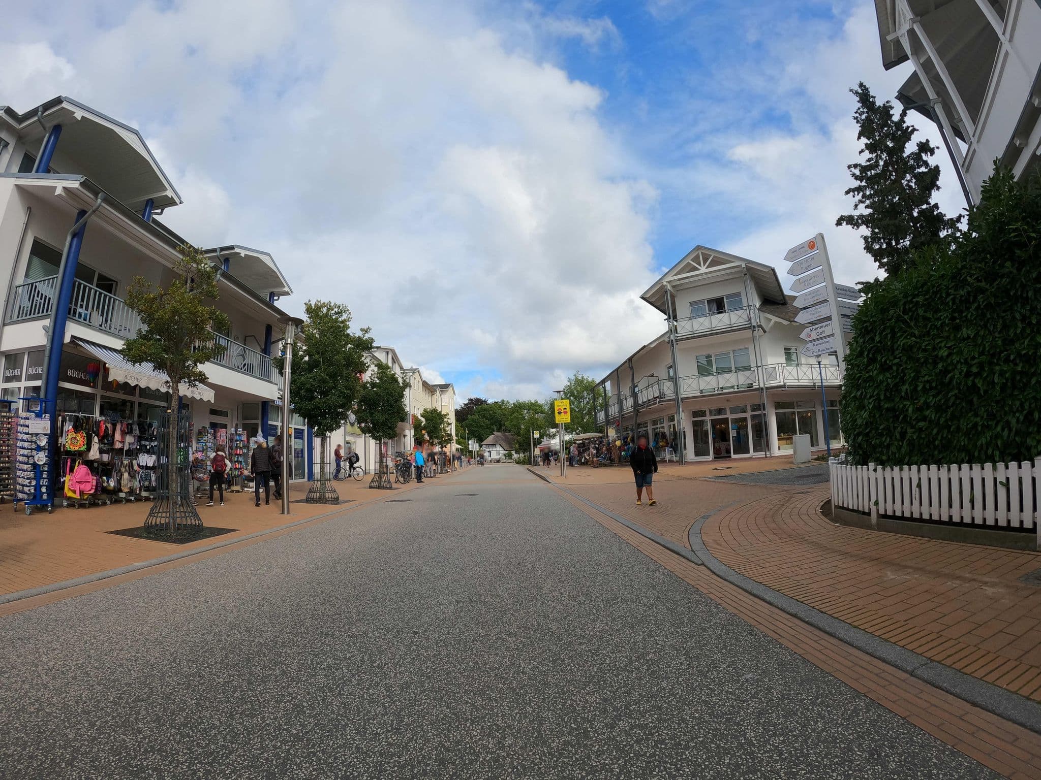 Street view near Hotel Seestern, Ostseebad Göhren — © strubbl (CC BY-SA · Mapillary)