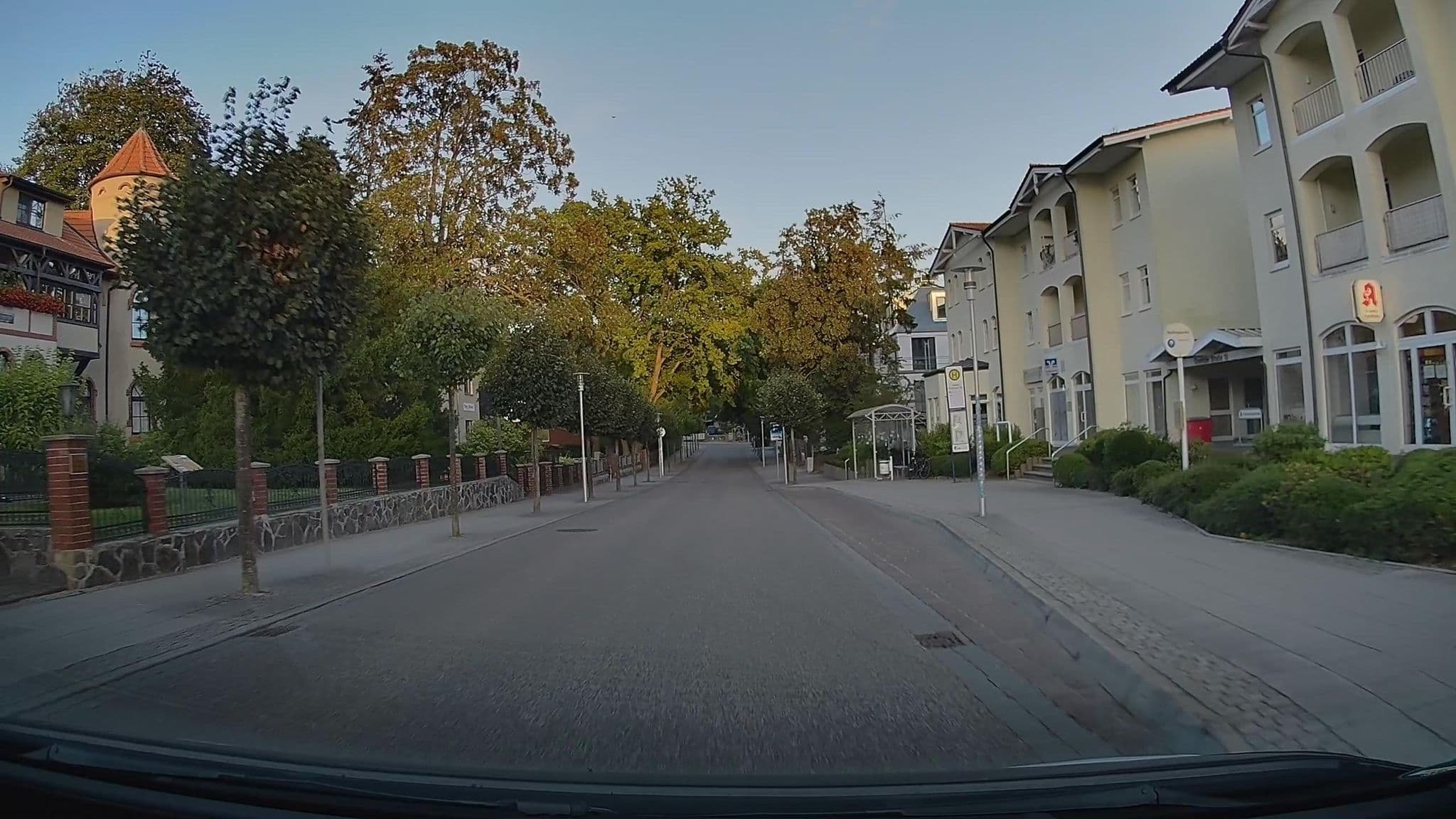 Street view near Traumferienwohnung / Rügen, Sellin — © hendel (CC BY-SA · Mapillary)