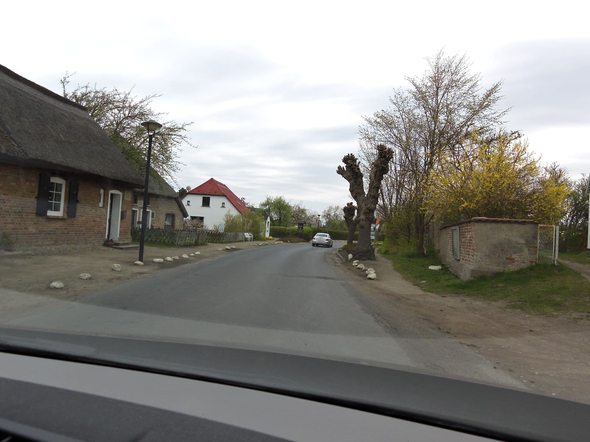 Street view near Ferienwohnungen Vallentin, Hiddensee — © zoegglmeyr (CC BY-SA · Mapillary)