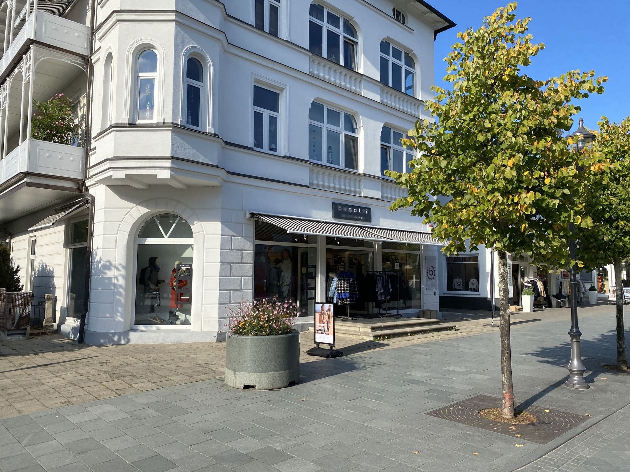 Street view near Villa Alice, Ostseebad Binz — © postgelb (CC BY-SA · Mapillary)