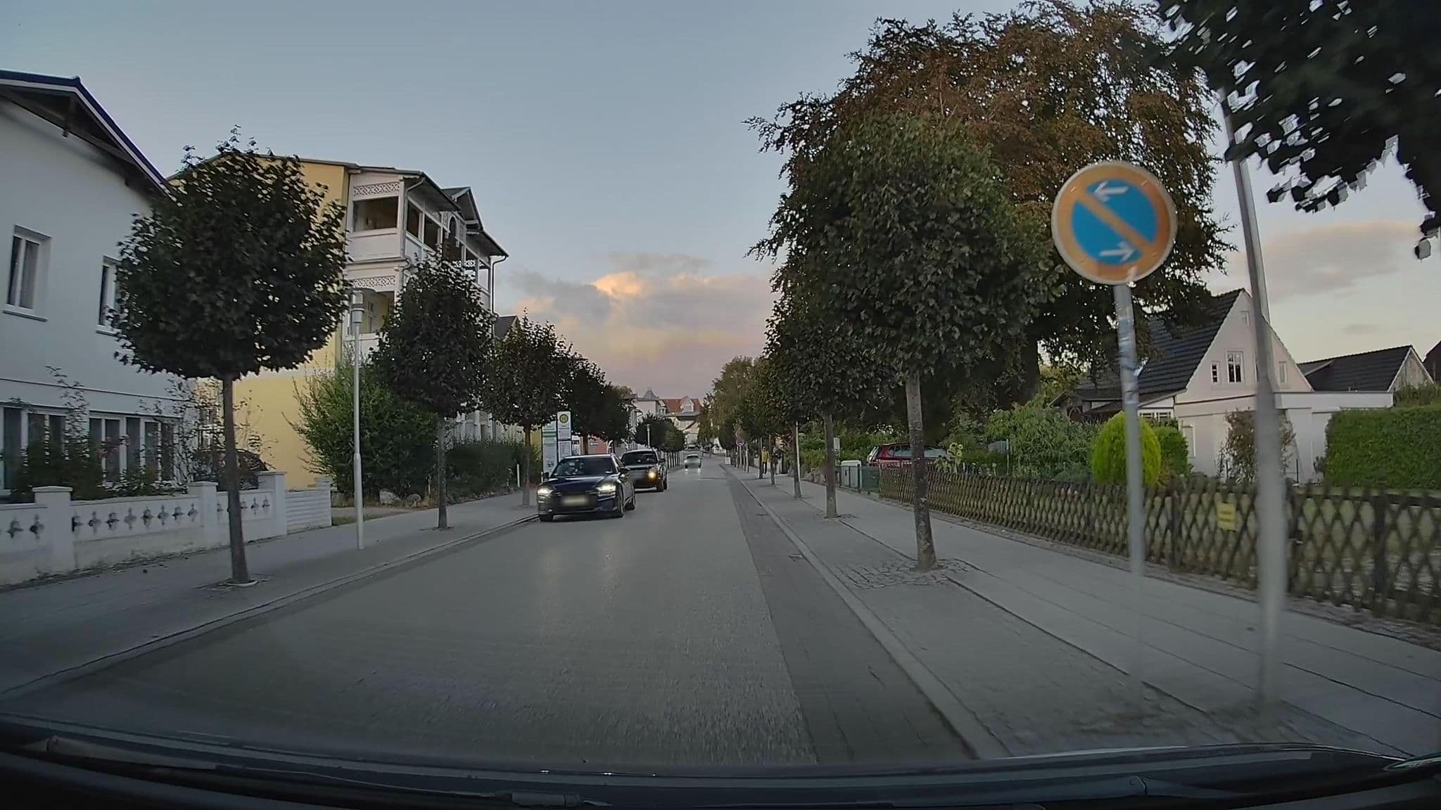 Street view near Haus Sonne, Sellin — © hendel (CC BY-SA · Mapillary)