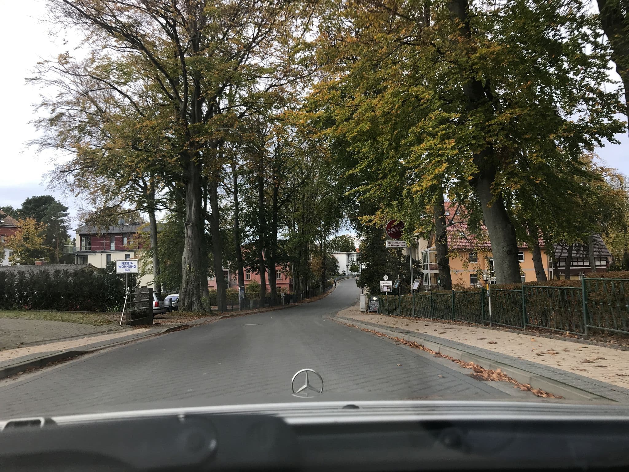 Street view near Kornelia Brinkmann Ferienhäuser, Seebad Heringsdorf — © saschahaberkorn (CC BY-SA · Mapillary)