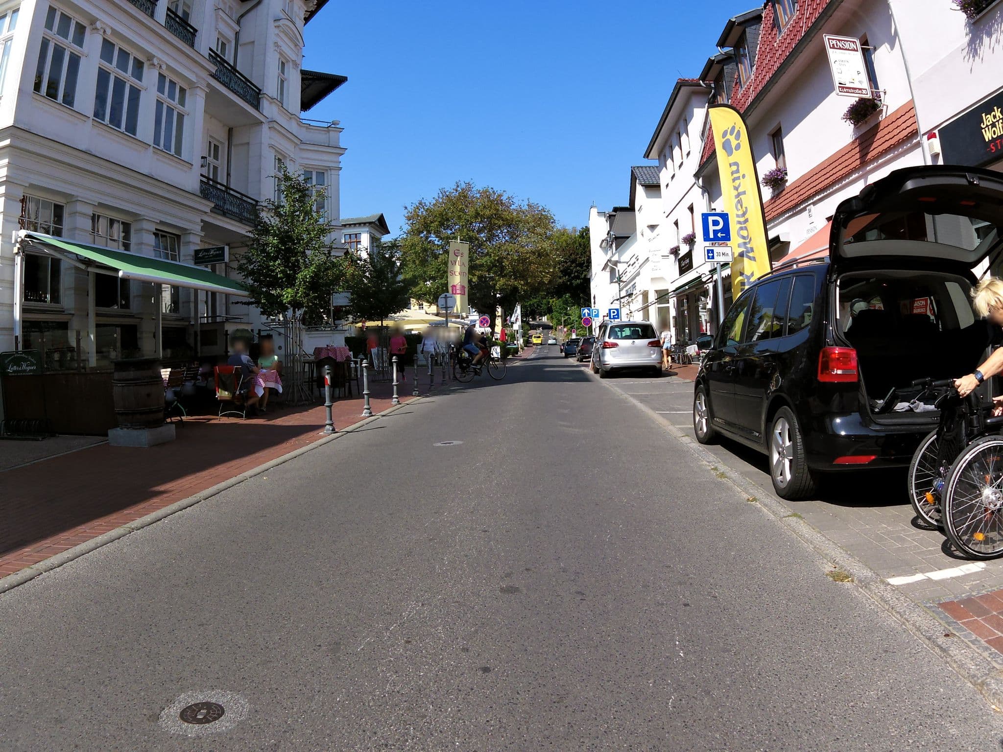 Street view near Pension Zur Schönen Aussicht, Seebad Heringsdorf — © zoegglmeyr (CC BY-SA · Mapillary)