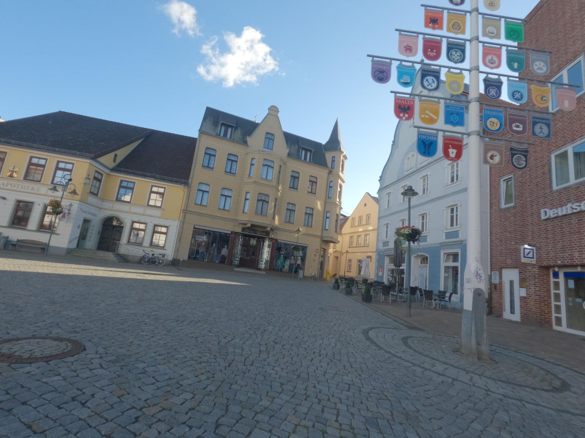 Street view near Petri's - Garten Wolgast, Wolgast — © masterofnoroad (CC BY-SA · Mapillary)