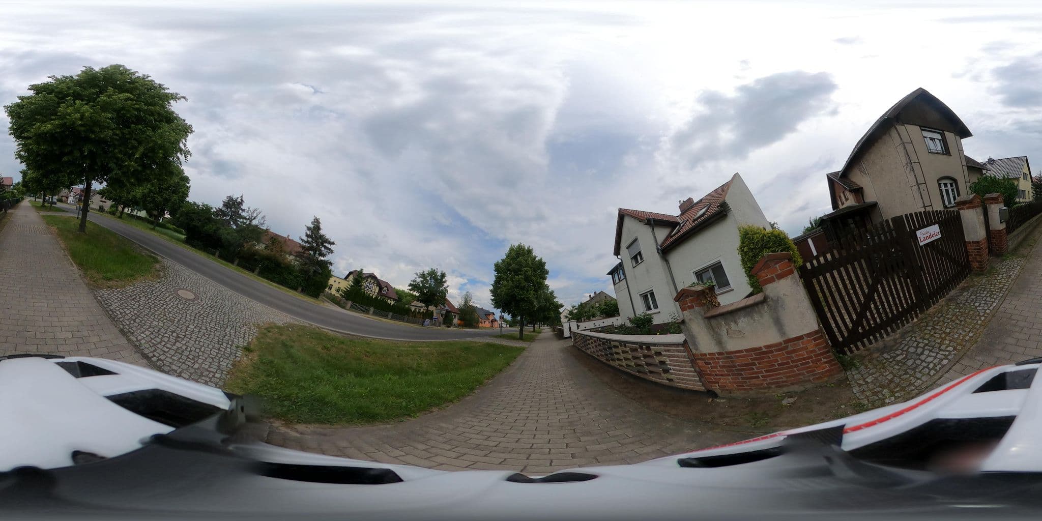Street view near Ferienzimmer und Ferienwohnung, Haus Wendland, Manschnow — © Oderradler (CC BY-SA · Mapillary)