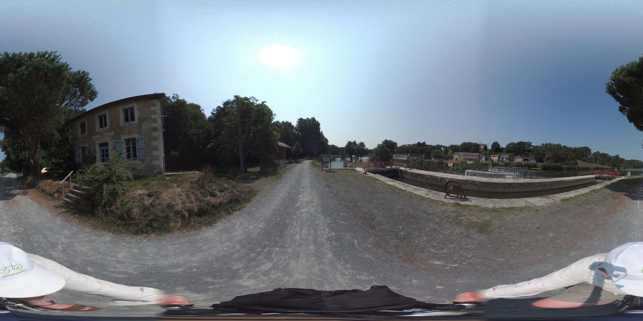 Street view near La fourmondière supérieure, Andouillé — © geovelo (CC BY-SA · Mapillary)
