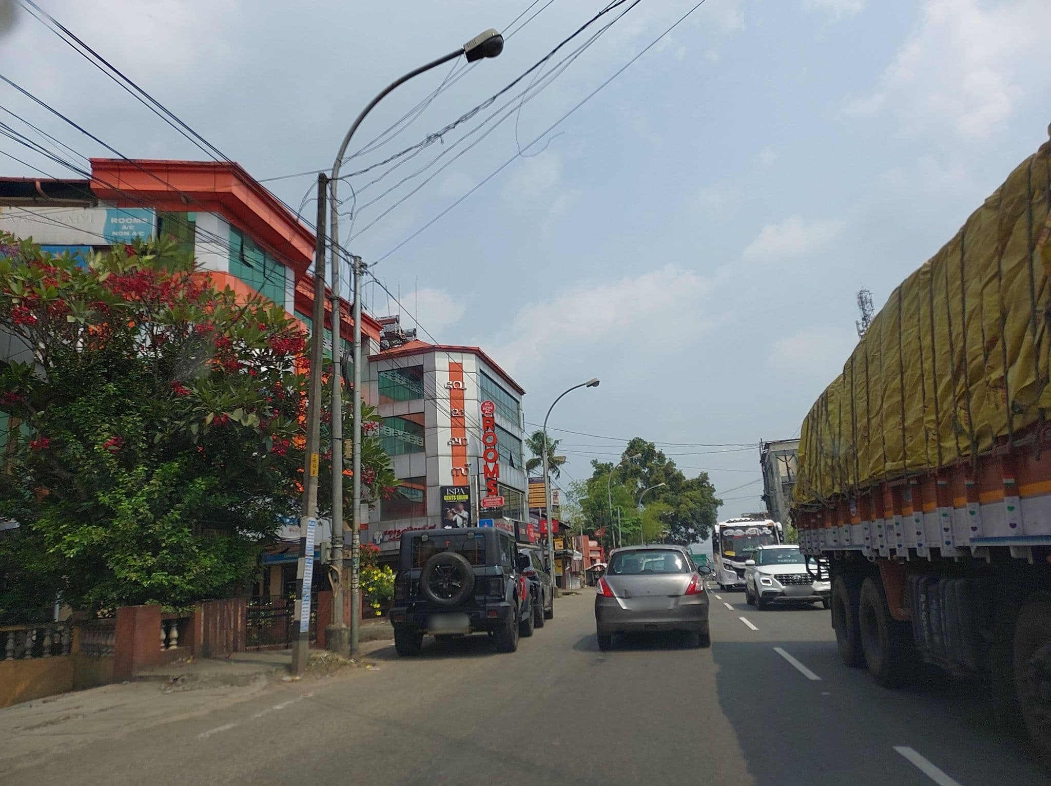 Street view near Darsanam Tourist Home, Perumpāvūr — © V15 (CC BY-SA · Mapillary)