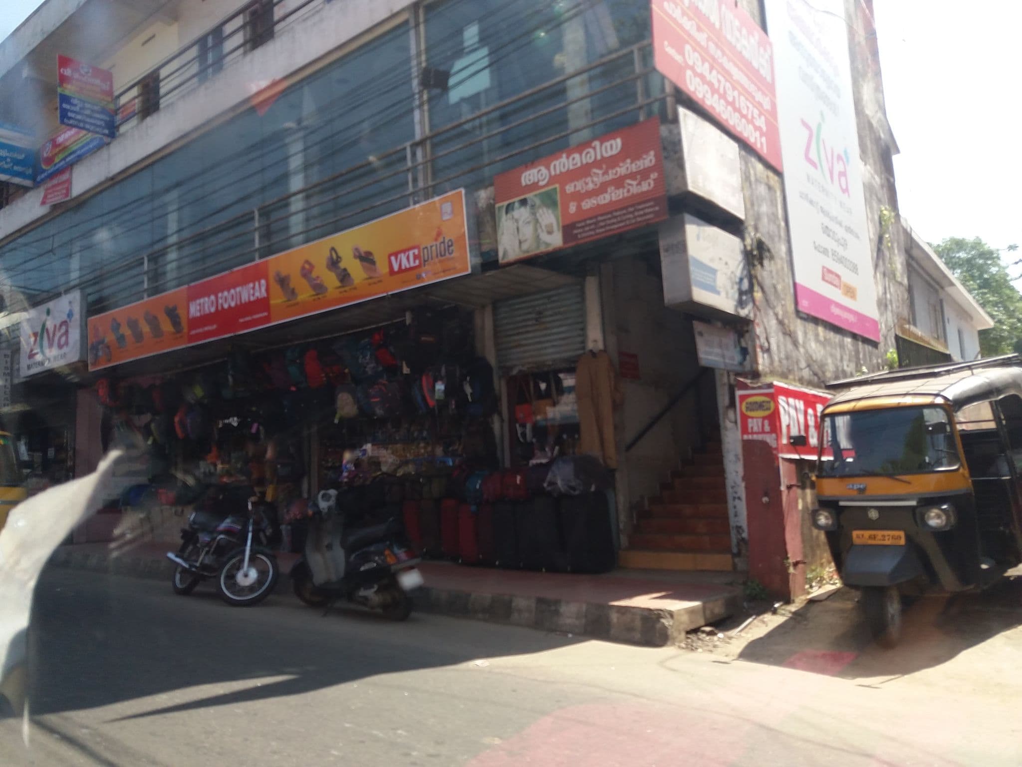 Street view near Kgees Noah Ark Premium Residency, Thodupuzha — © snehaaruldhas (CC BY-SA · Mapillary)