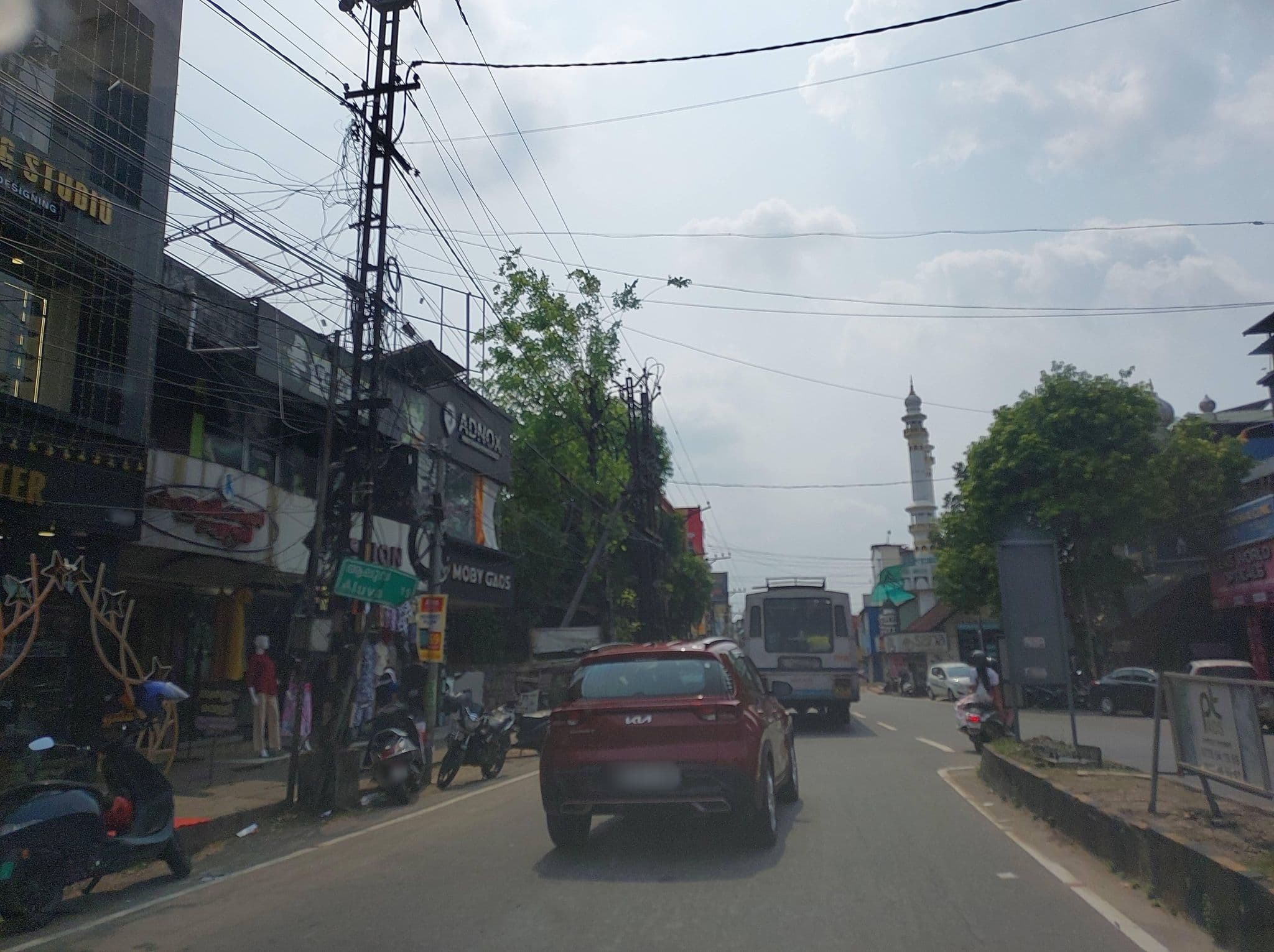 Street view near Hotel Anjaly International, Perumpāvūr — © V15 (CC BY-SA · Mapillary)