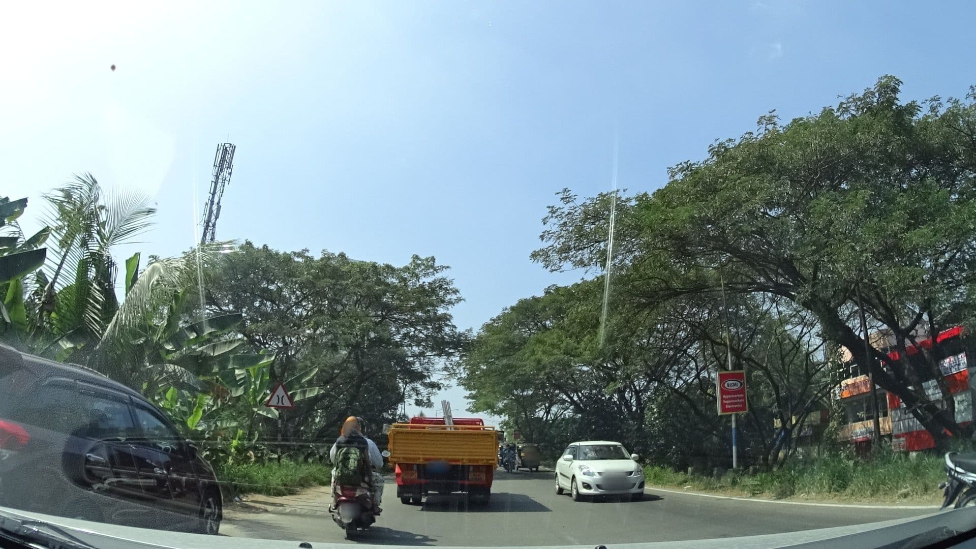 Street view near Tri-Star Residency, Maradu — © geohacker (CC BY-SA · Mapillary)