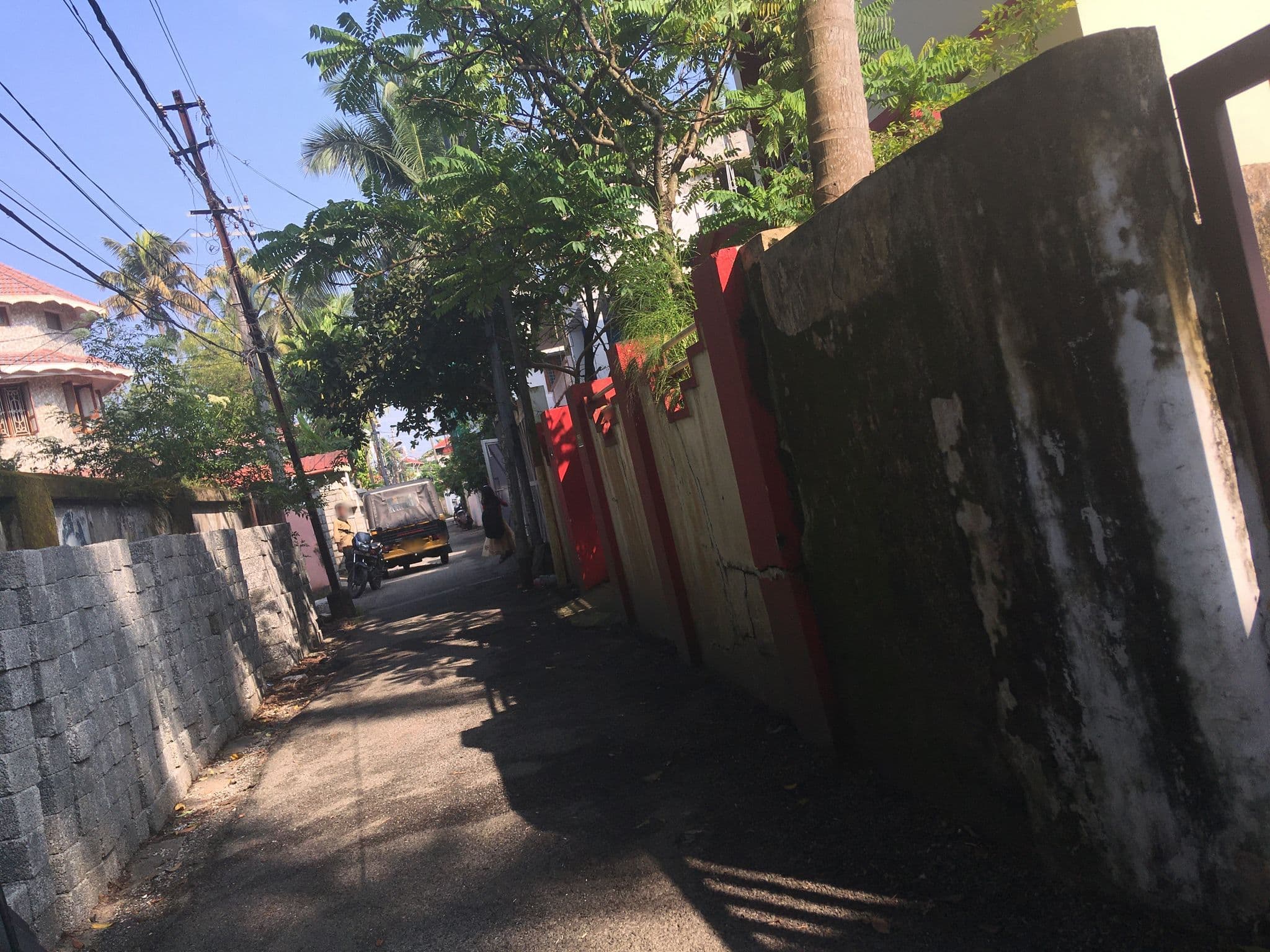 Street view near Bird’s Nest Homestay, Vypīn — © livableurbanism (CC BY-SA · Mapillary)