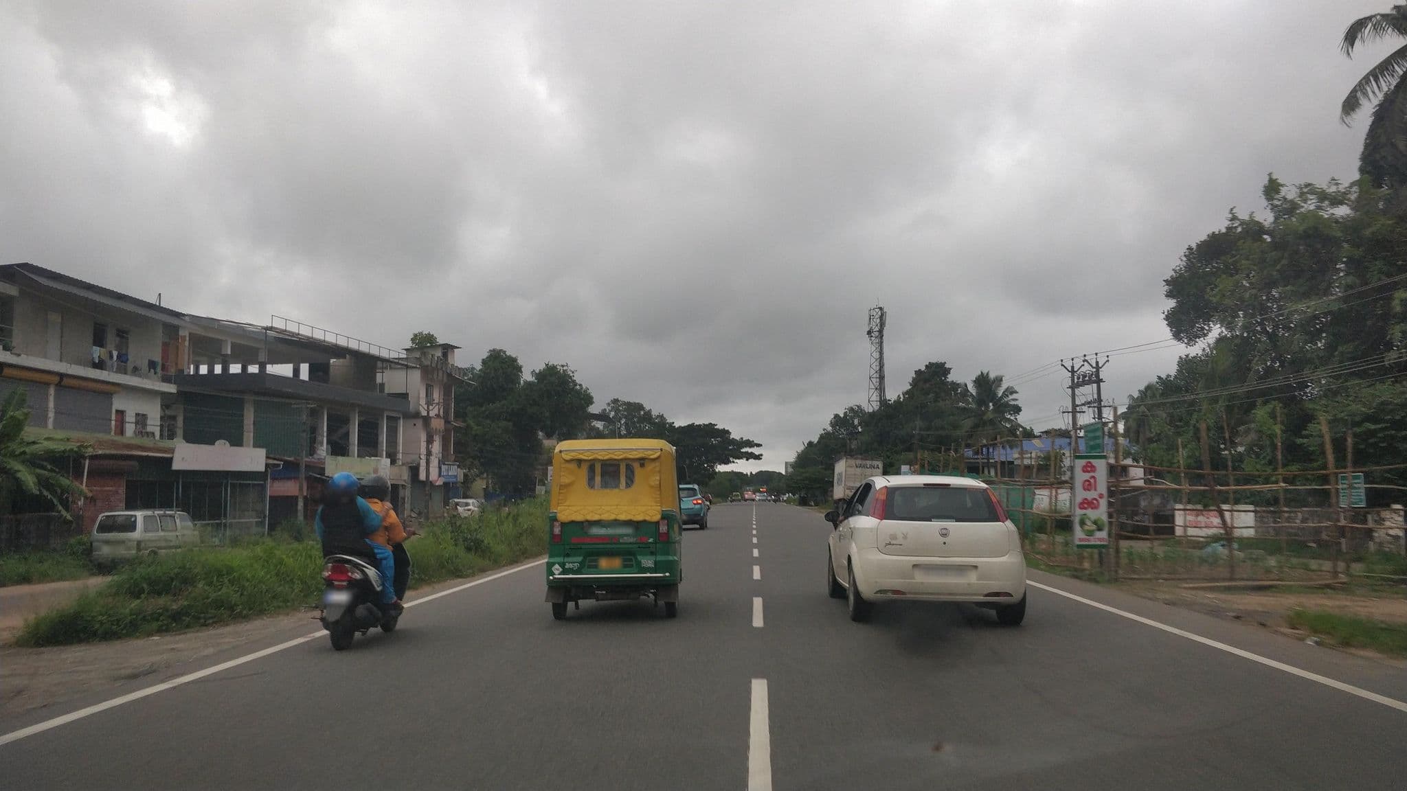 Street view near OYO 10149 Noor Residency, Cheranellūr — © V15 (CC BY-SA · Mapillary)
