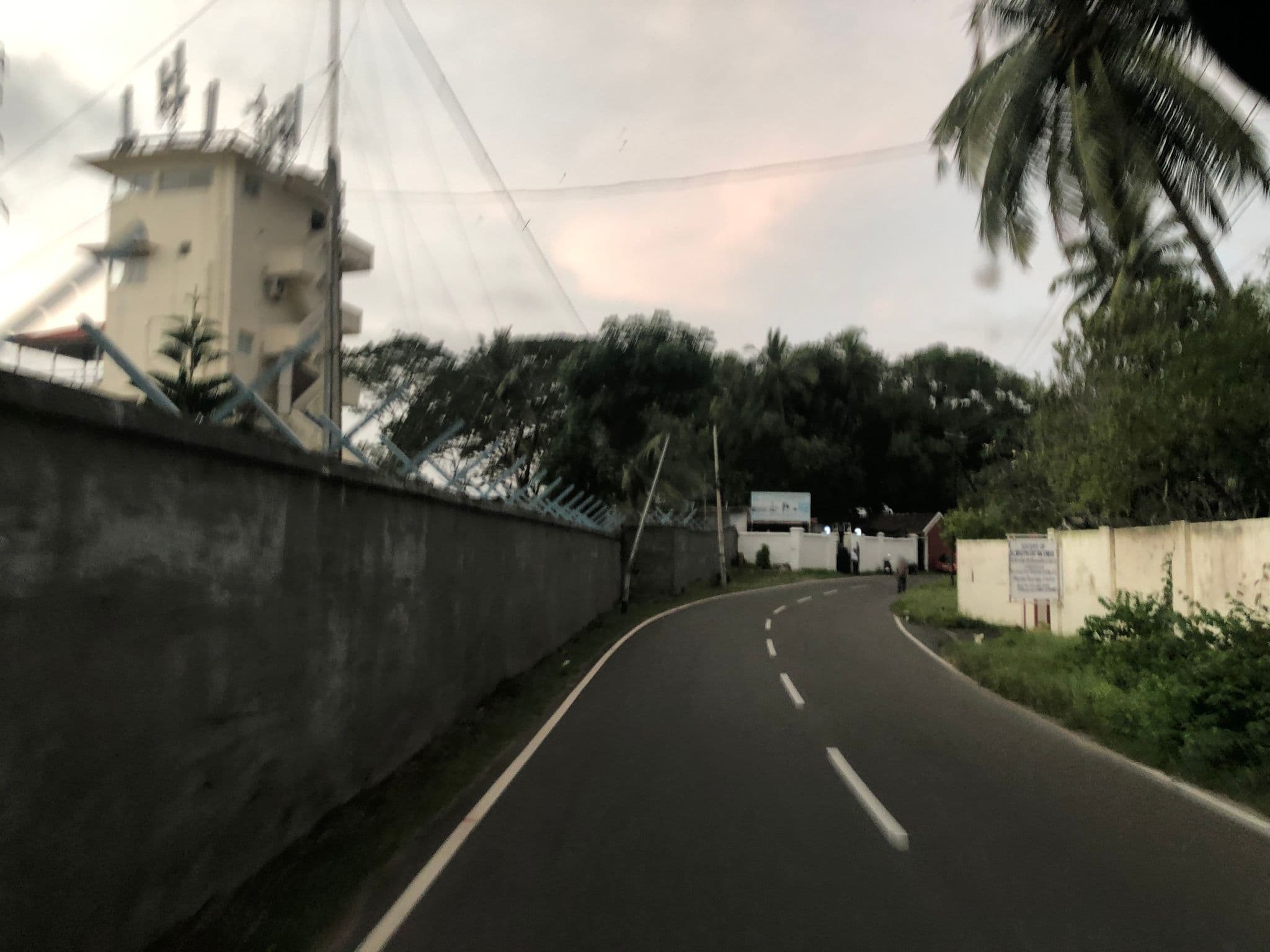 Street view near Fort New Castle, Vypīn — © krshibu (CC BY-SA · Mapillary)