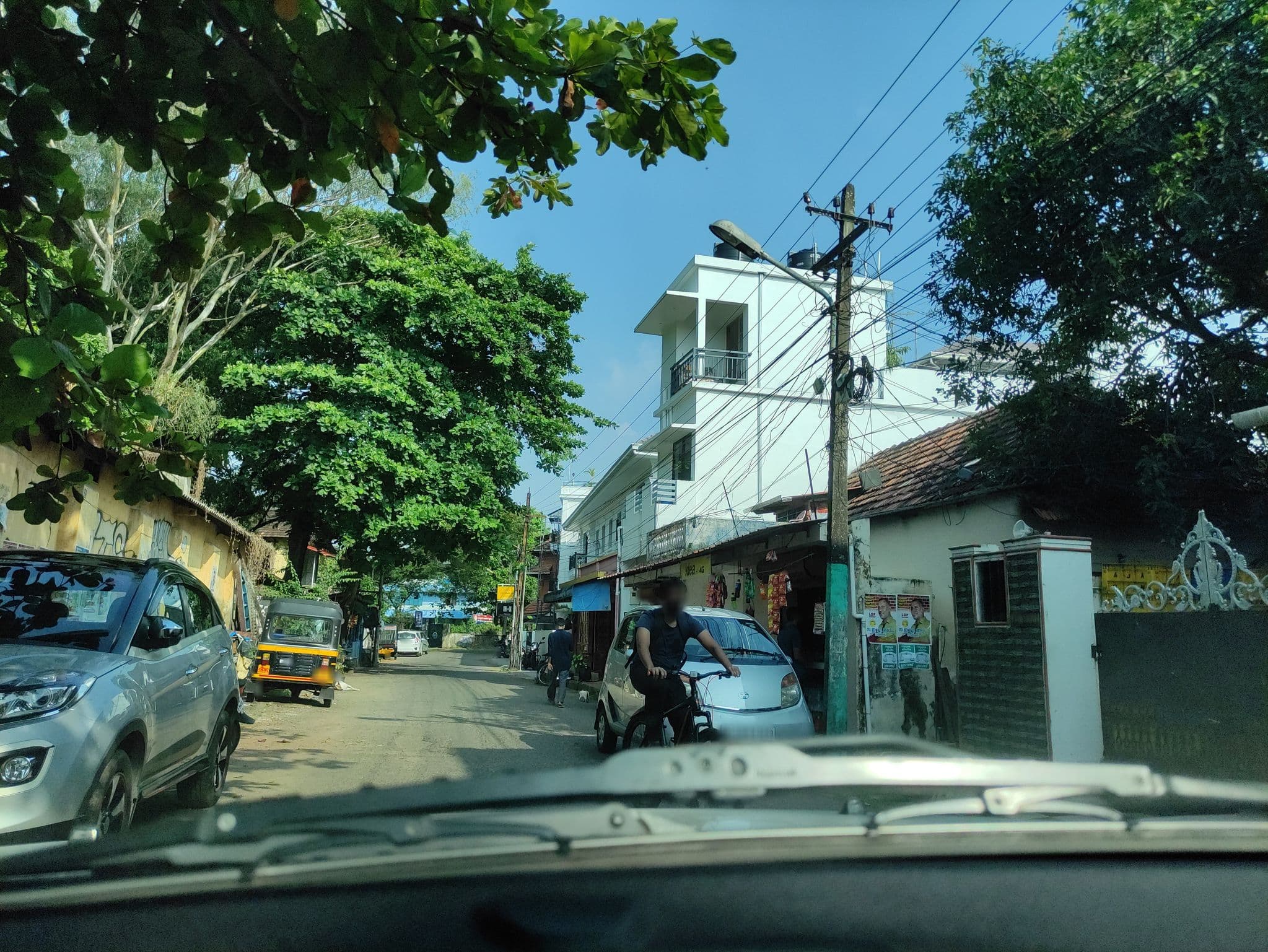 Street view near WelcomHeritage Azora, Vypīn — © gascan (CC BY-SA · Mapillary)