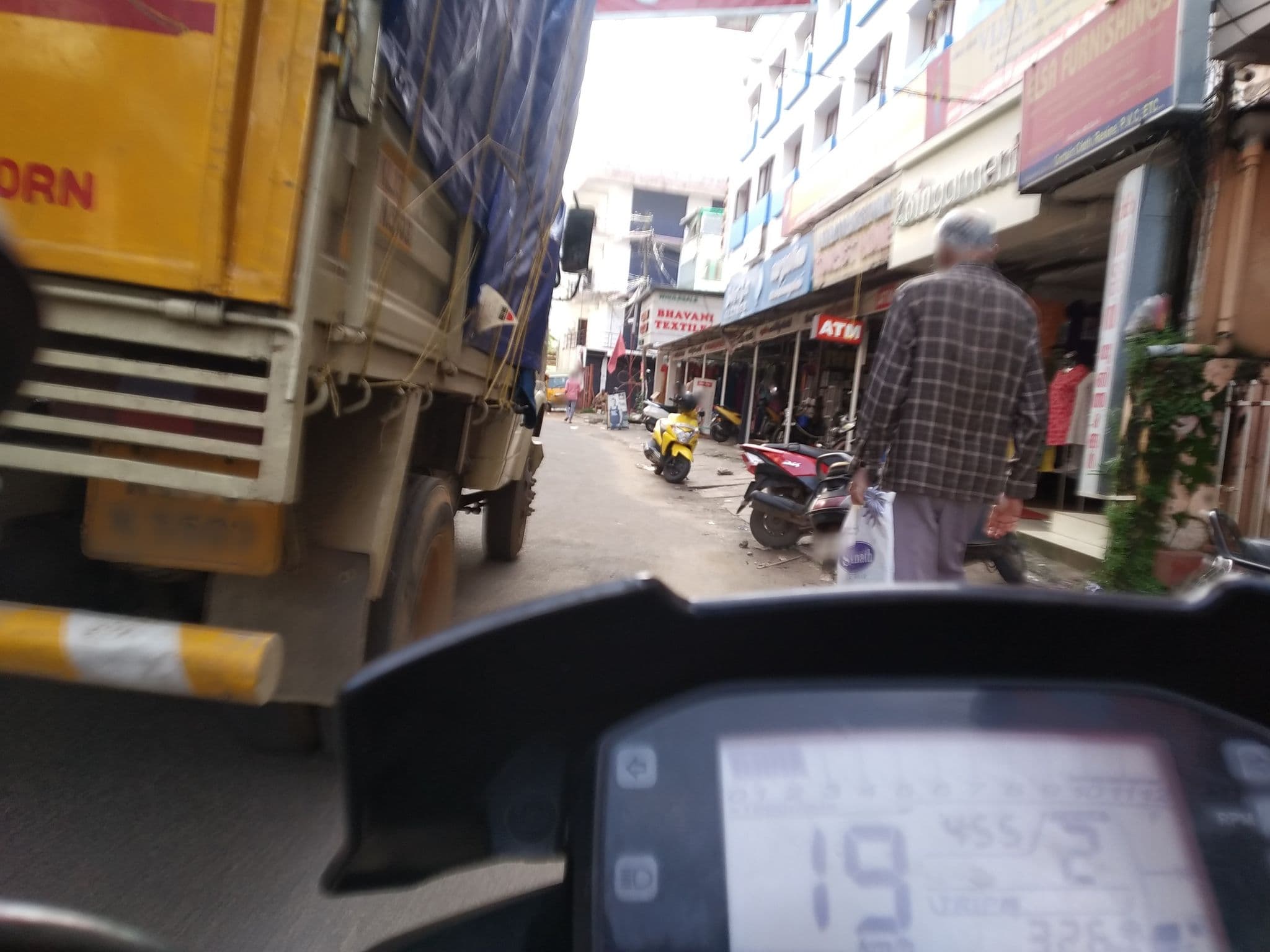 Street view near blue diamond, Kanayannur — © jothishbabu (CC BY-SA · Mapillary)