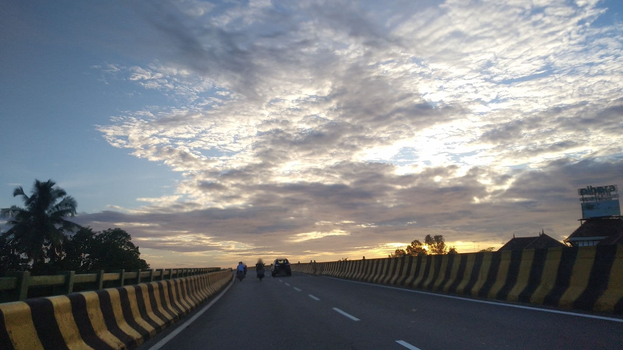 Street view near Nihara Resort And Spa, Cheranellūr — © jothishbabu (CC BY-SA · Mapillary)