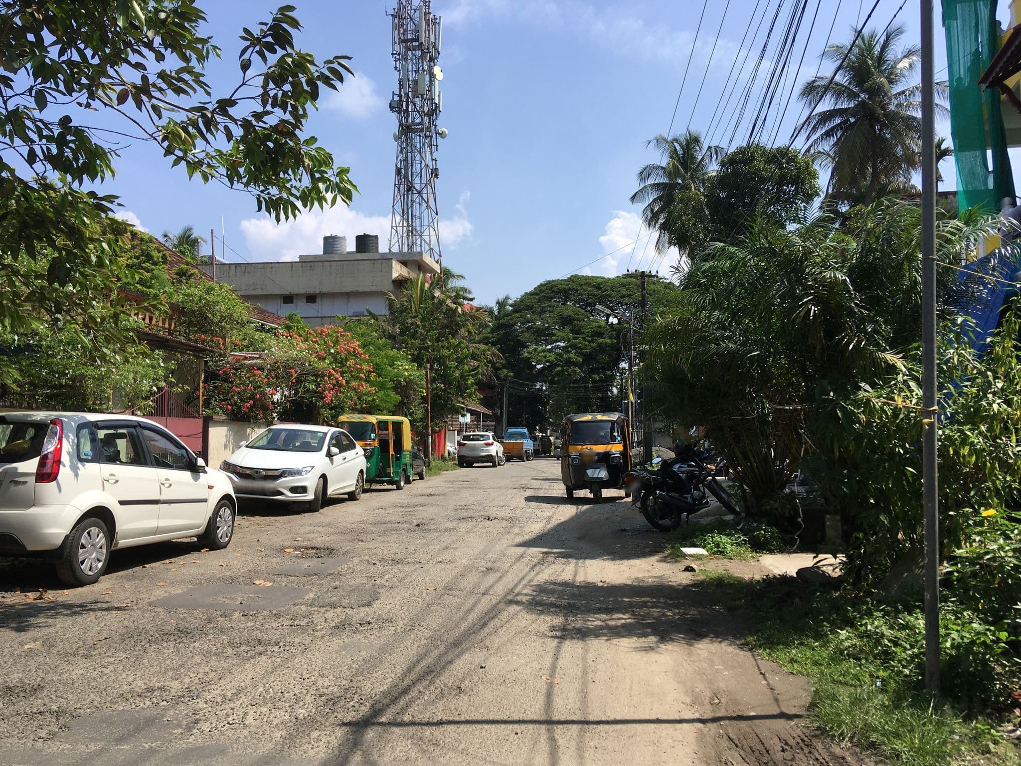 Street view near Jojie’s Homestay, Vypīn — © livableurbanism (CC BY-SA · Mapillary)