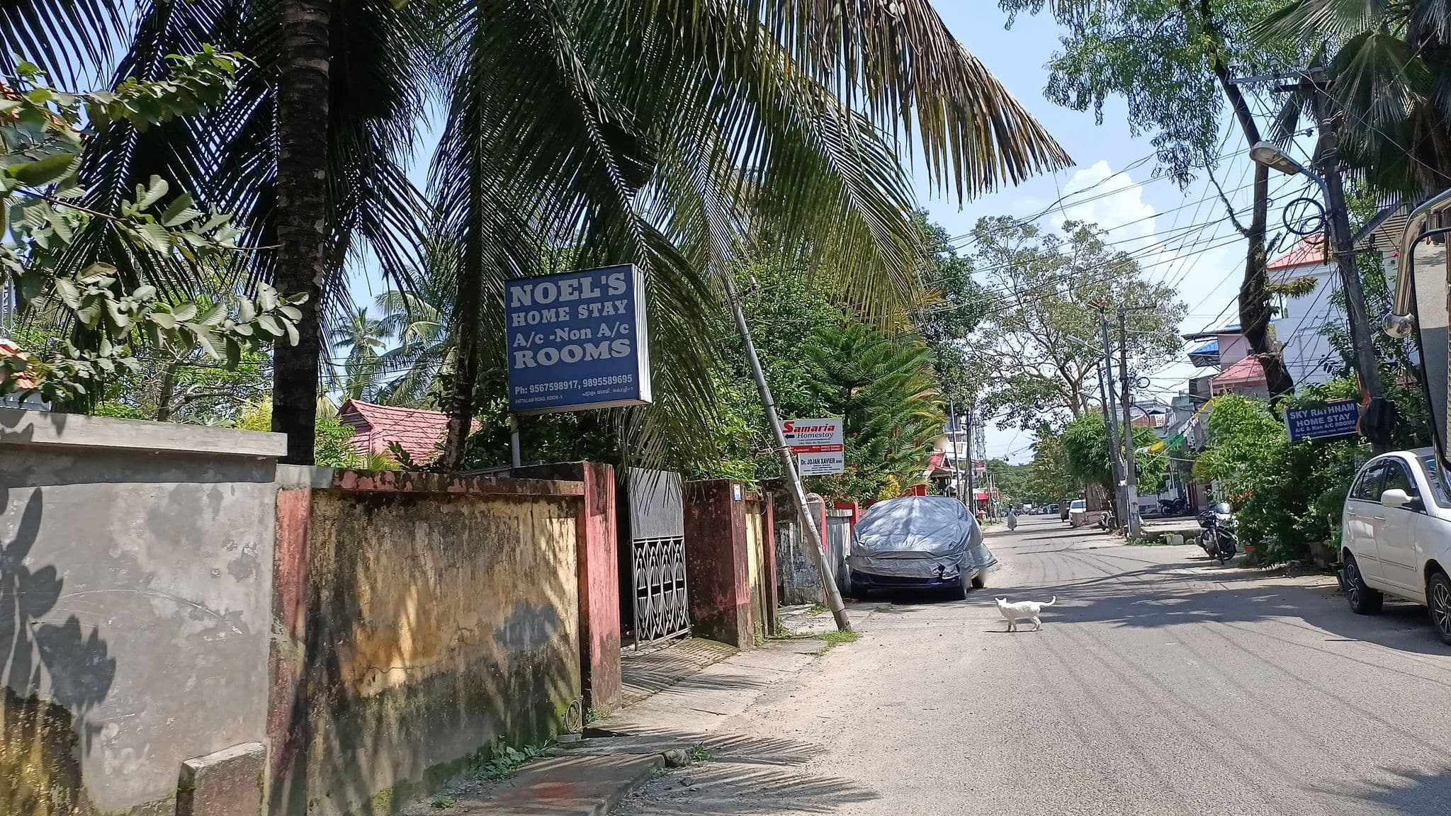 Street view near The Exotic Stays, Vypīn — © livableurbanism (CC BY-SA · Mapillary)