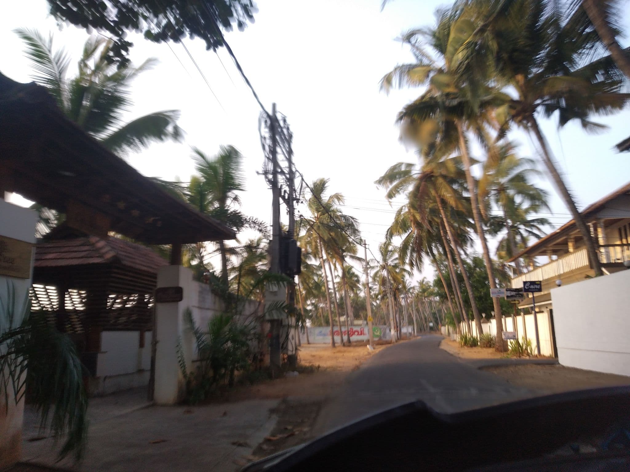 Street view near Cherai Onetree Retreat, Vadakakarai — © jothishbabu (CC BY-SA · Mapillary)