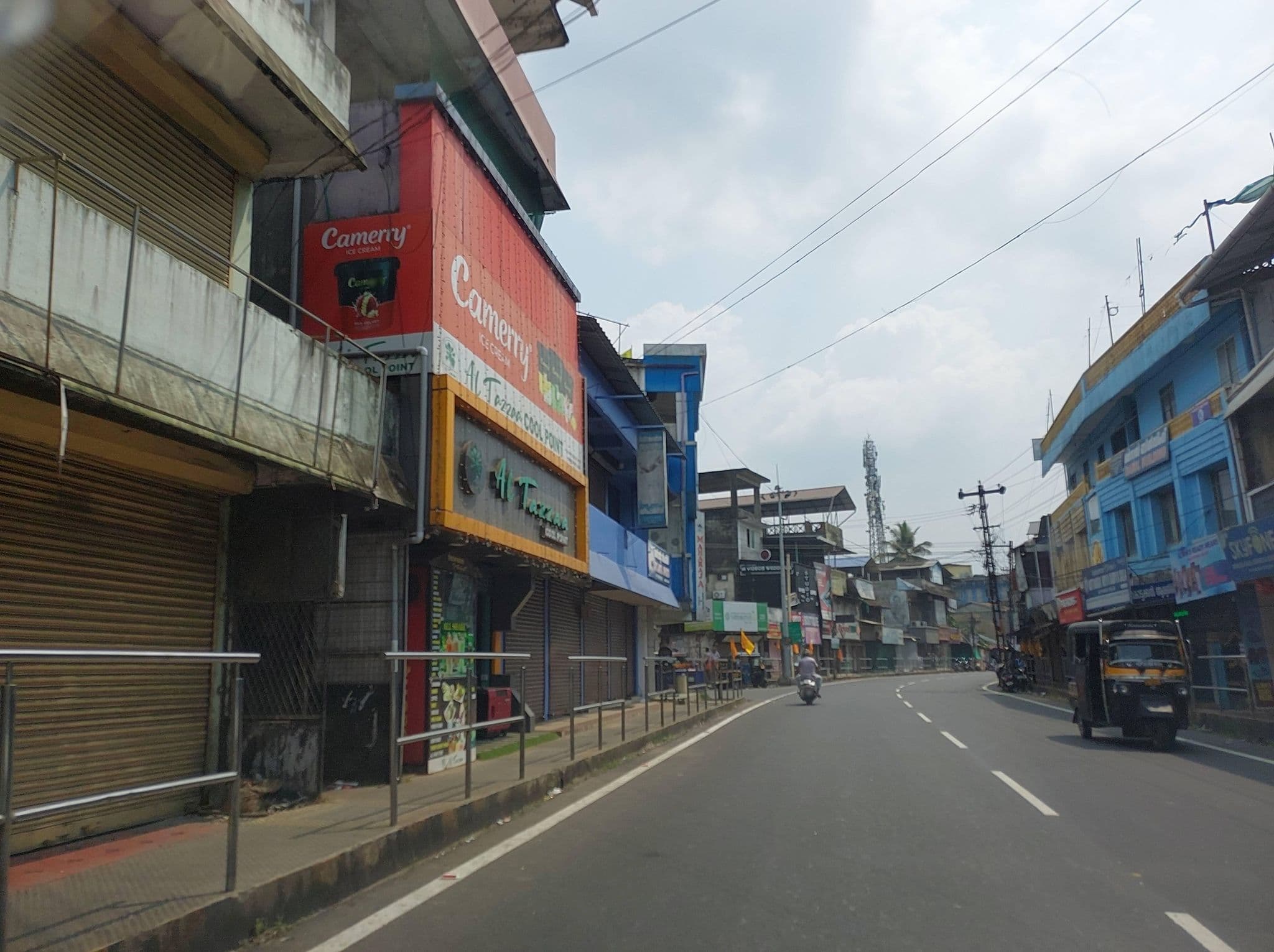 Street view near Kadambari Regency, Martūru — © V15 (CC BY-SA · Mapillary)