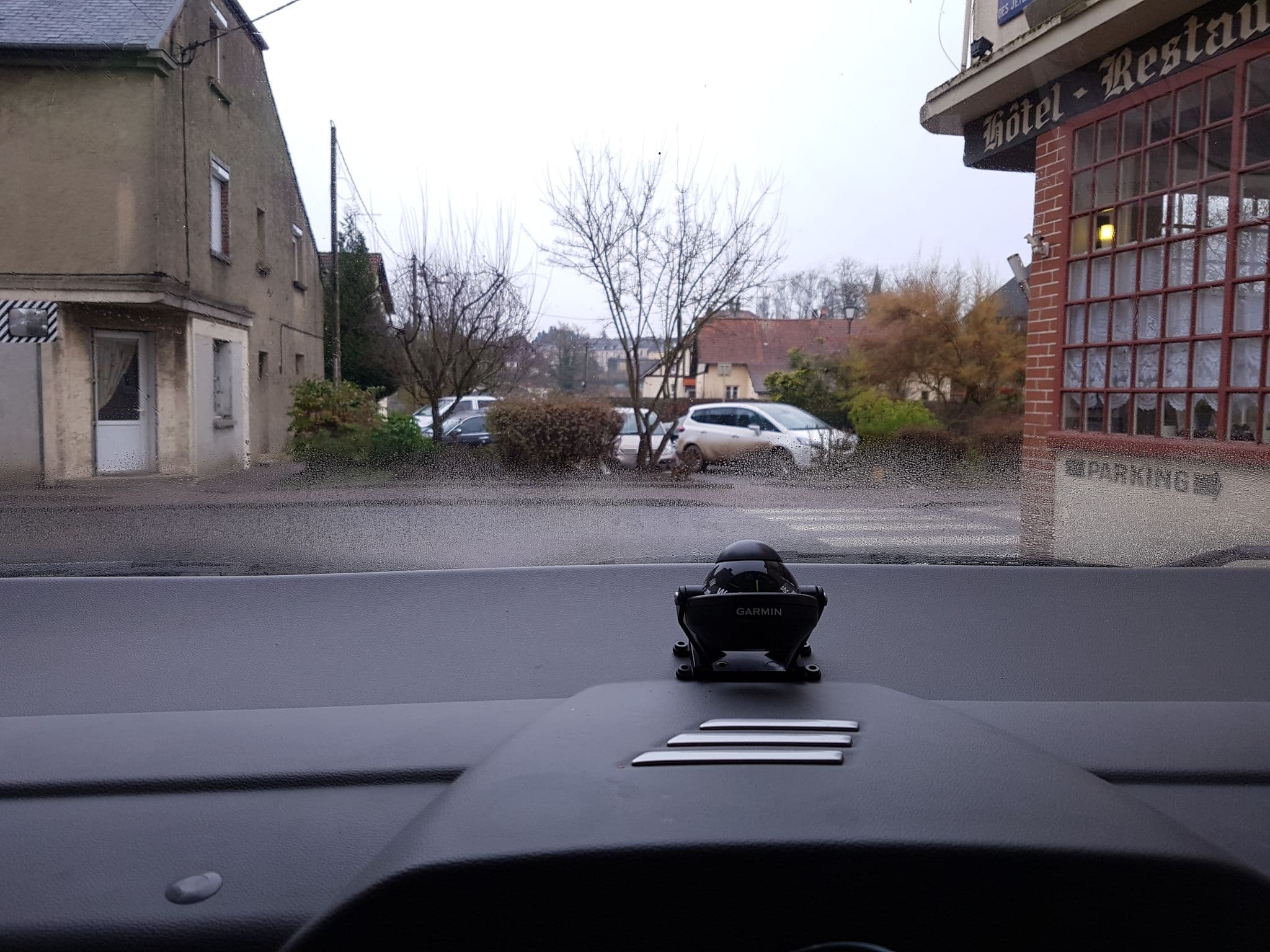Street view near Hôtel / Restaurant du Cygne, Saint-Sulpice-sur-Risle — © bernardvoyageur (CC BY-SA · Mapillary)