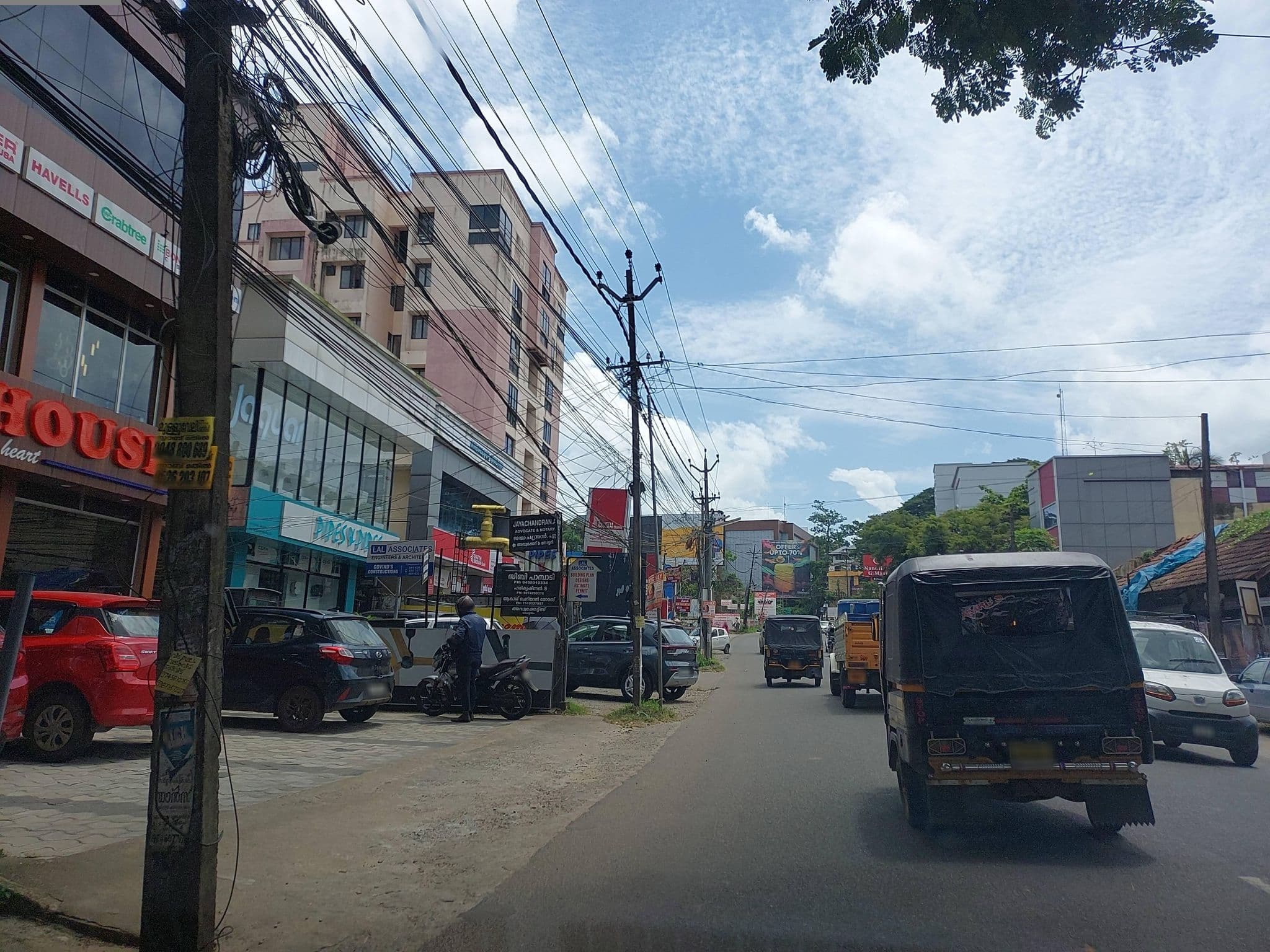 Street view near Chrysoberyl Hotel, Kottayam — © V15 (CC BY-SA · Mapillary)