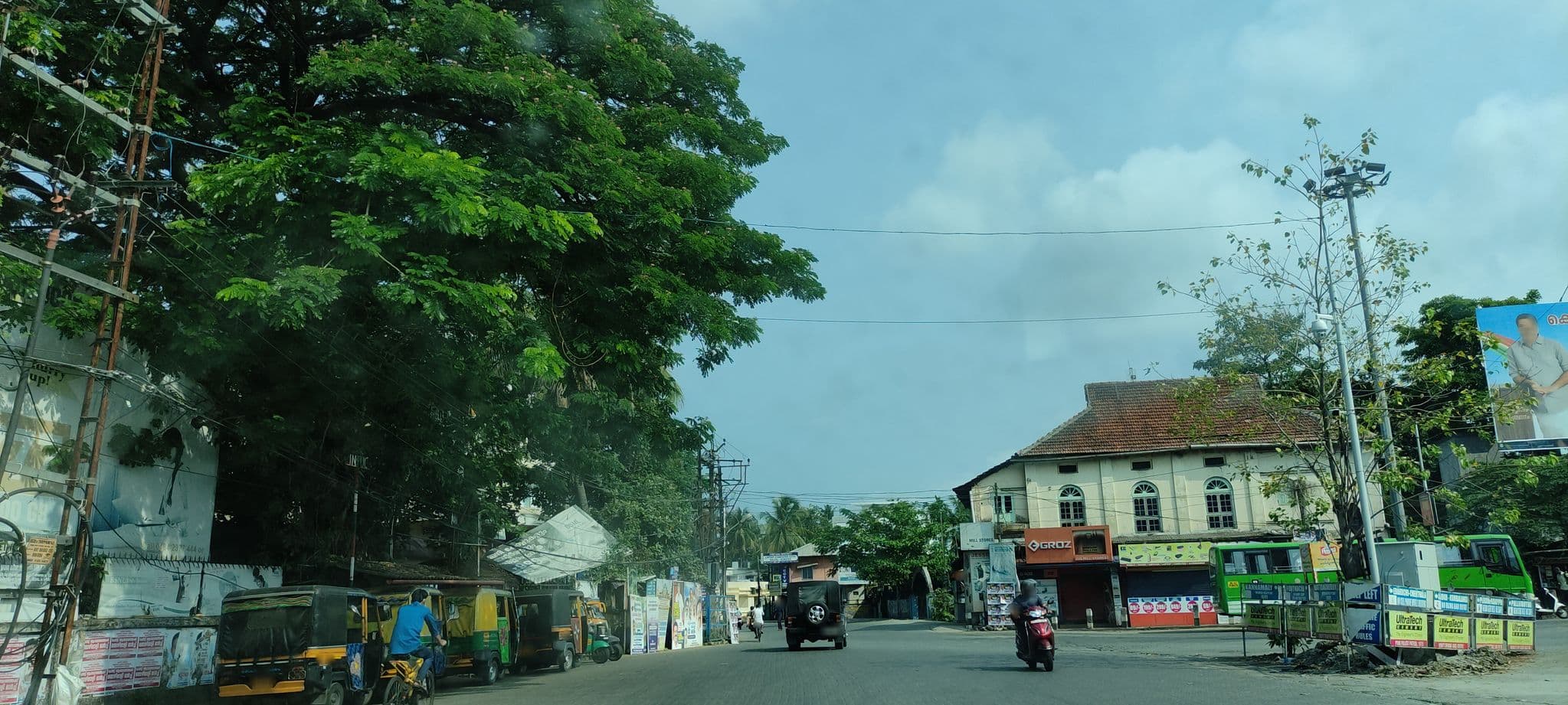 Street view near Oval Retreat Palace, Kochi — © V15 (CC BY-SA · Mapillary)