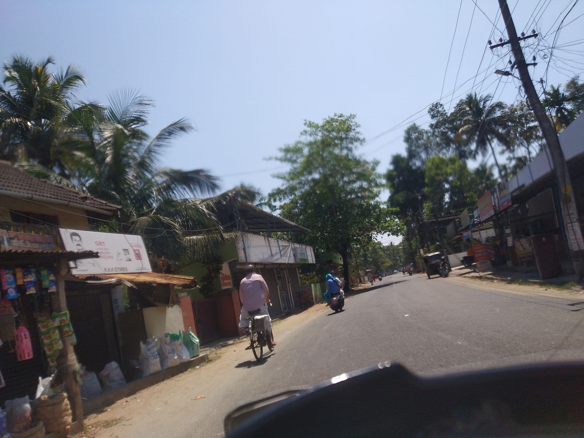 Street view near Vaidhyar's Spycy Egg Shop, Chendamangalam — © jothishbabu (CC BY-SA · Mapillary)