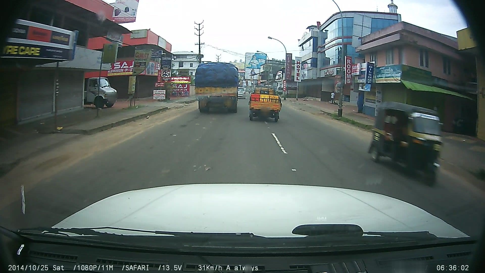 Street view near Hotel Bharath Muvattupuzha, Mūvattupula — © johnichan (CC BY-SA · Mapillary)