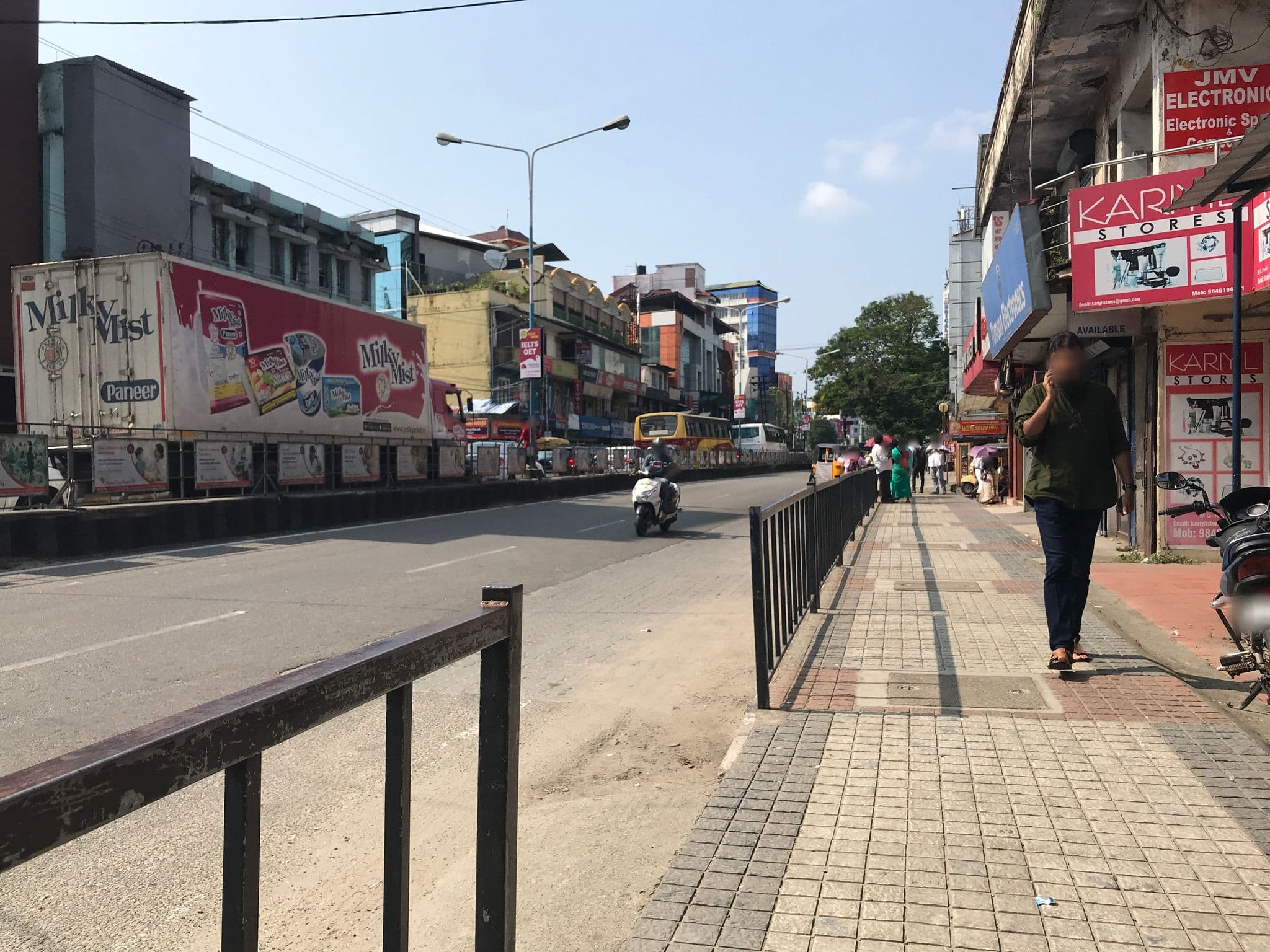 Street view near York Hotel, Kanayannur — © livableurbanism (CC BY-SA · Mapillary)