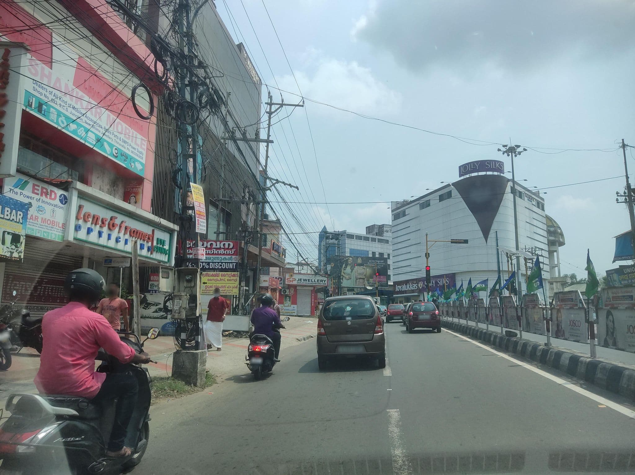Street view near Hotel Elite Continental, Tiruvalla — © V15 (CC BY-SA · Mapillary)