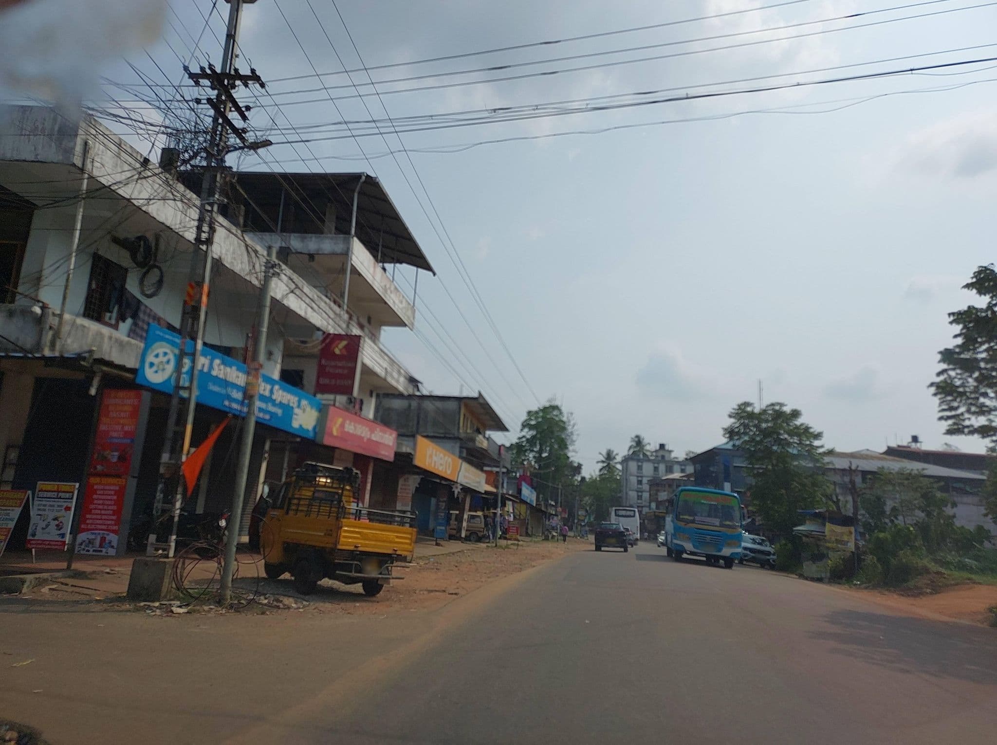 Street view near Silver Steps Furnished Apartments, Kunnatnād — © V15 (CC BY-SA · Mapillary)