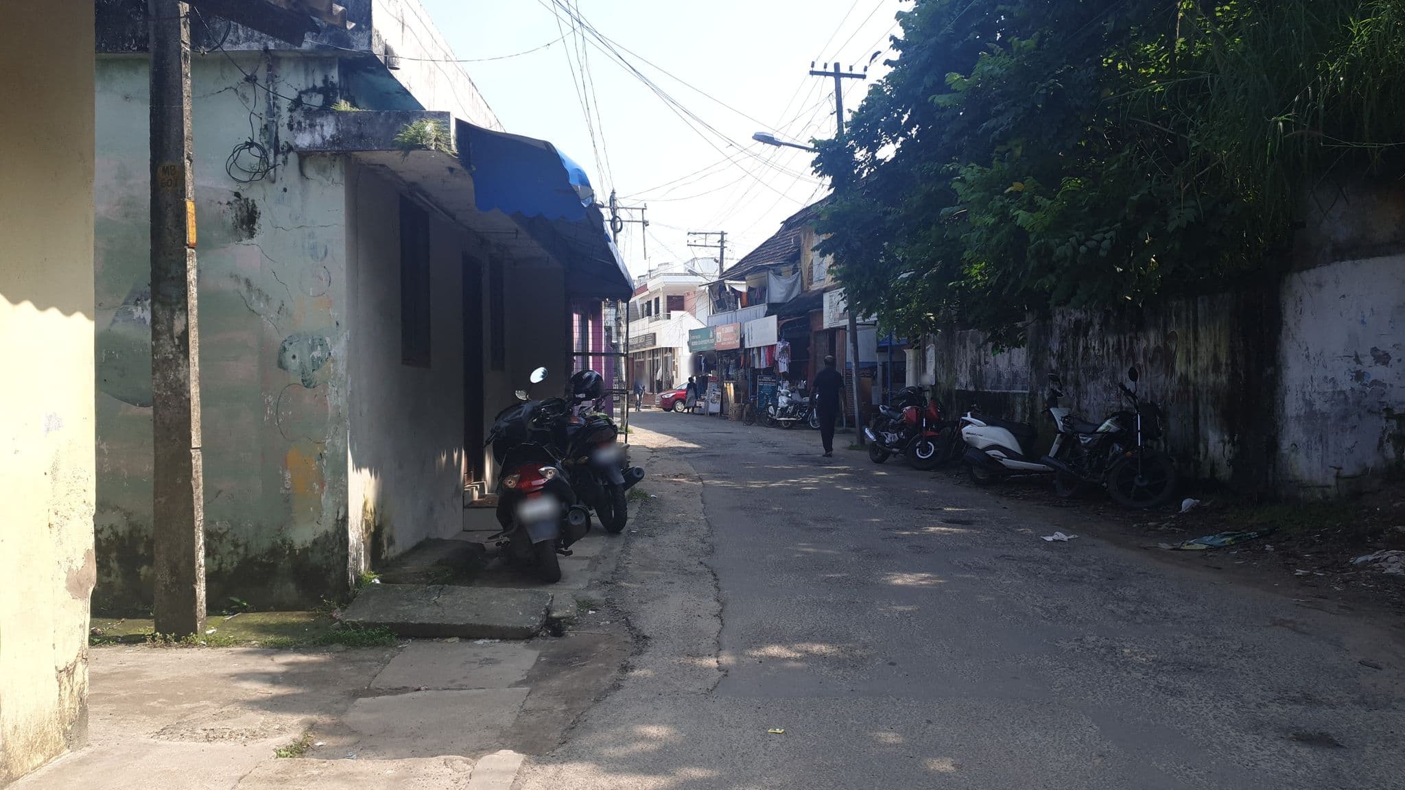Street view near The Waterfront Granary, Vypīn — © livableurbanism (CC BY-SA · Mapillary)