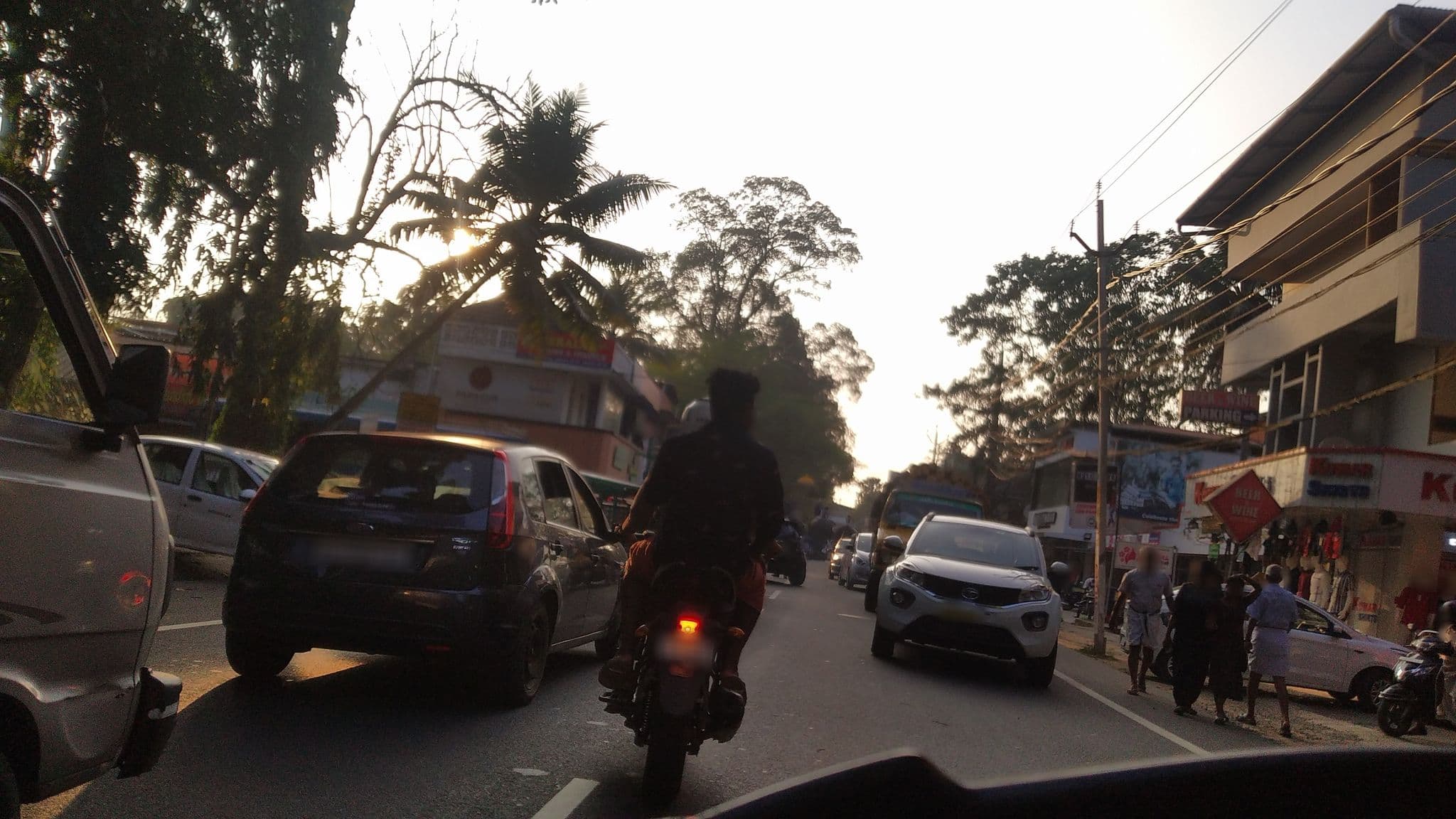 Street view near Sahari Hotel, Parūr — © jothishbabu (CC BY-SA · Mapillary)