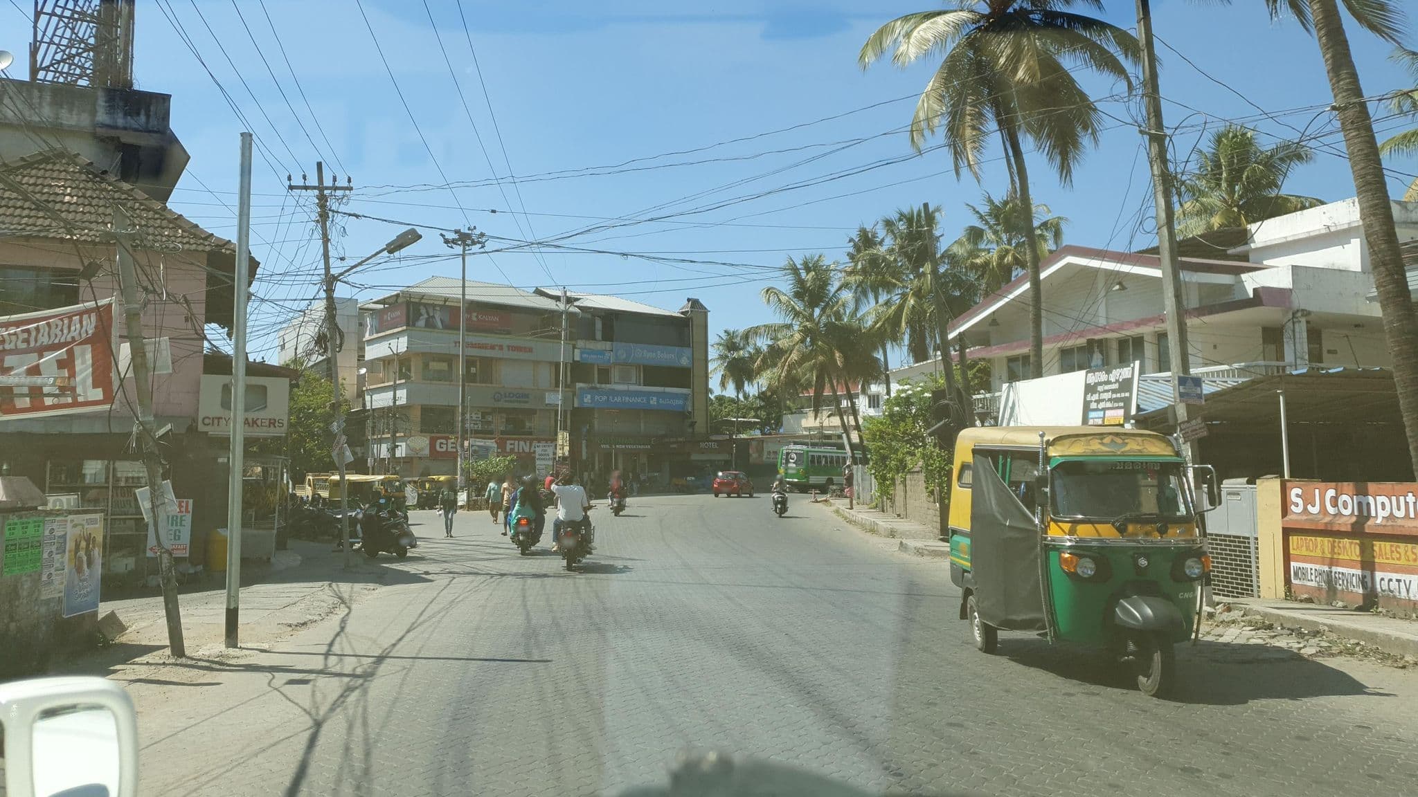 Street view near Carl-Dale Backwaters, Kochi — © nmldvn04 (CC BY-SA · Mapillary)