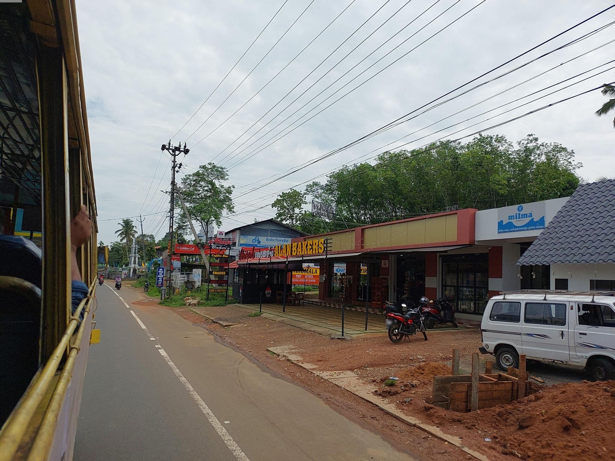 Street view near Hotel Aryaas, Adūr — © V15 (CC BY-SA · Mapillary)