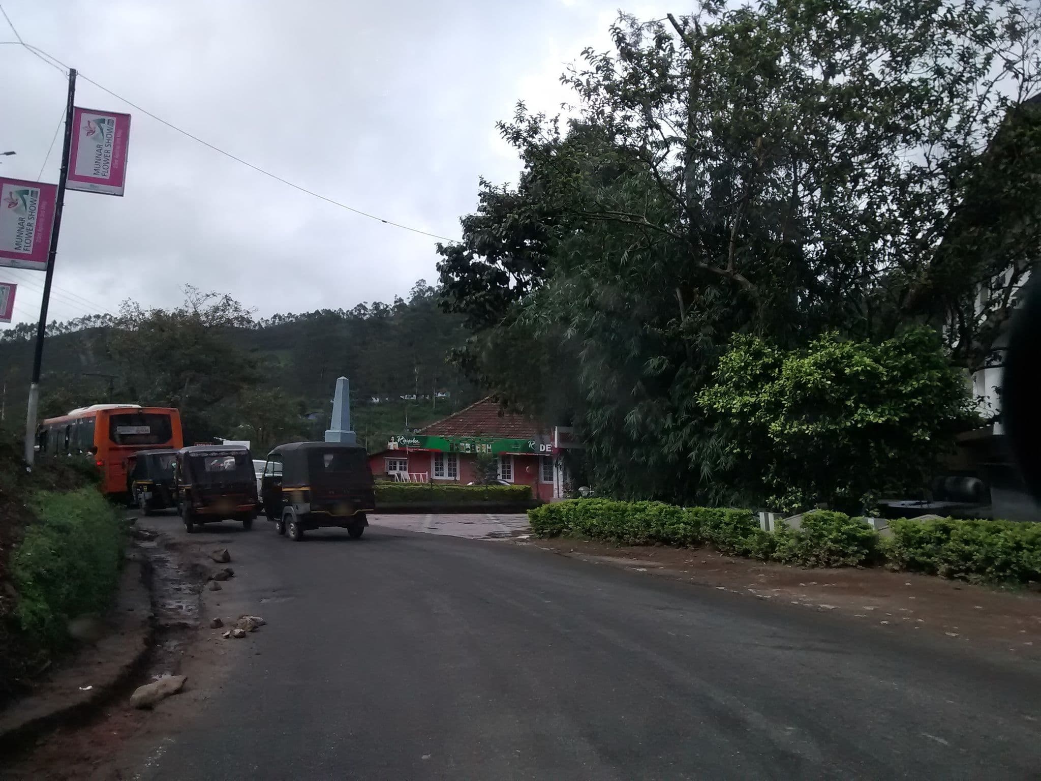 Street view near OYO 10336 Hotel SN Annex, Munnar — © chethan (CC BY-SA · Mapillary)