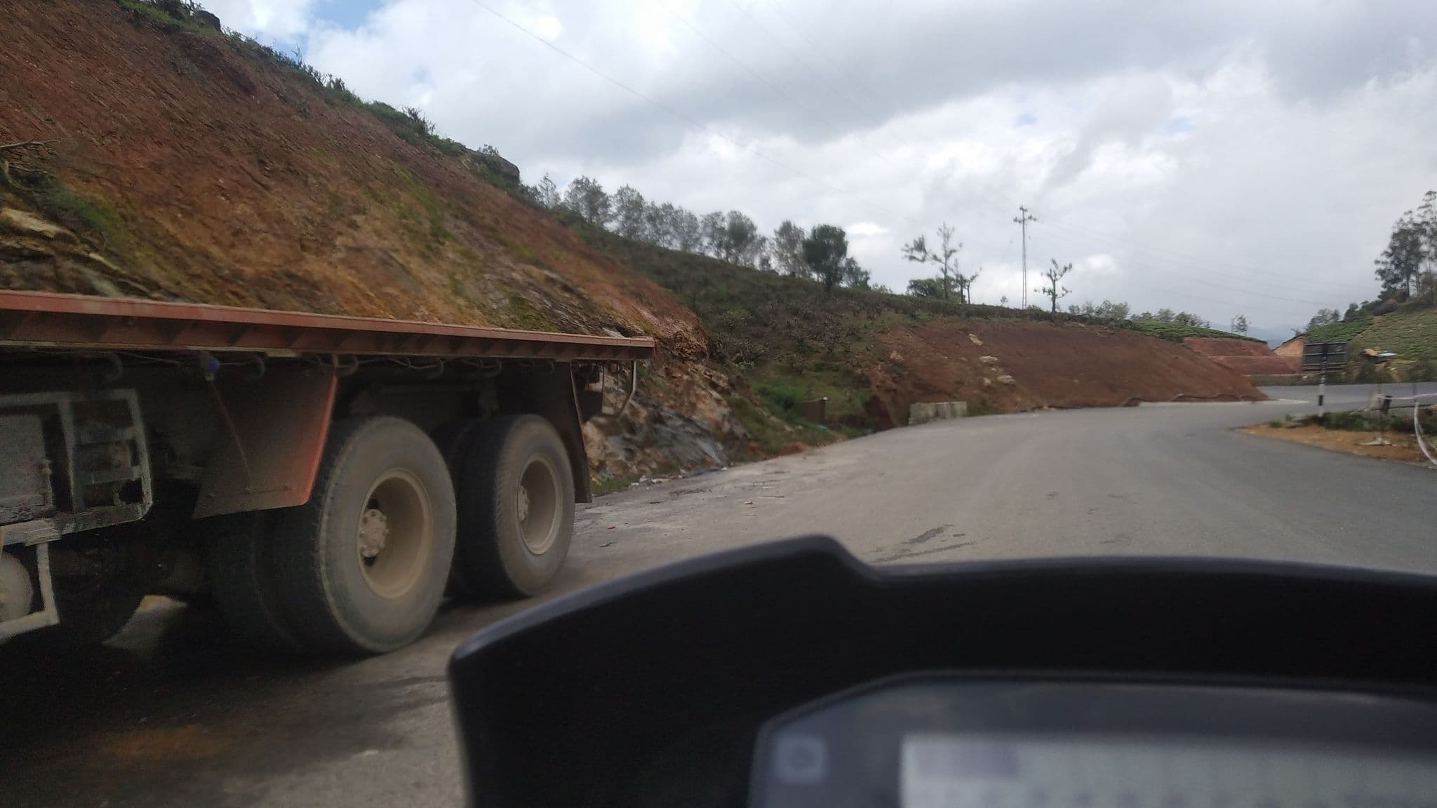Street view near Mount Serene Club Mahindra, Munnar — © jothishbabu (CC BY-SA · Mapillary)