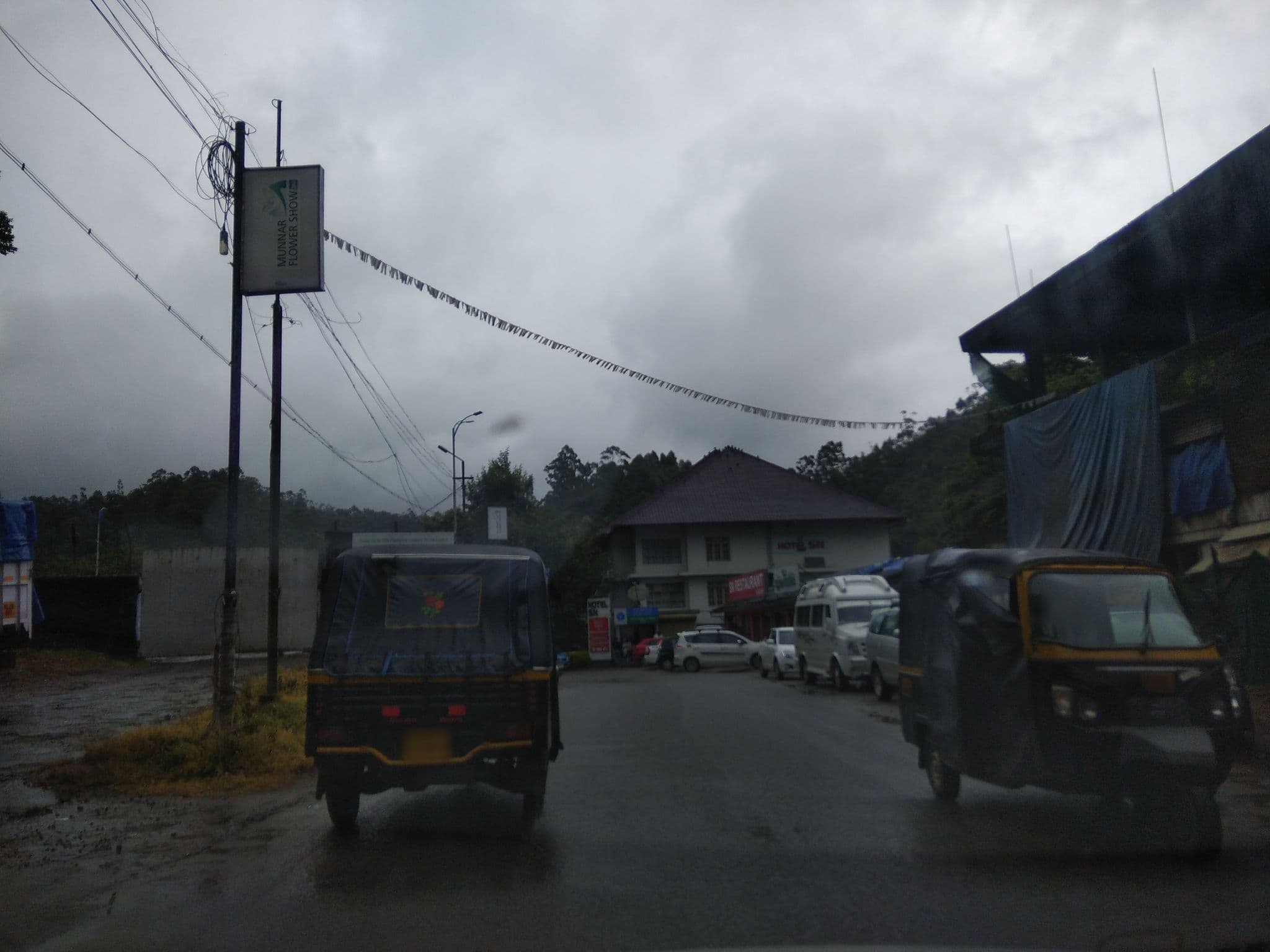 Street view near OYO 3564 Summer Breeze, Munnar — © manojkmohan (CC BY-SA · Mapillary)