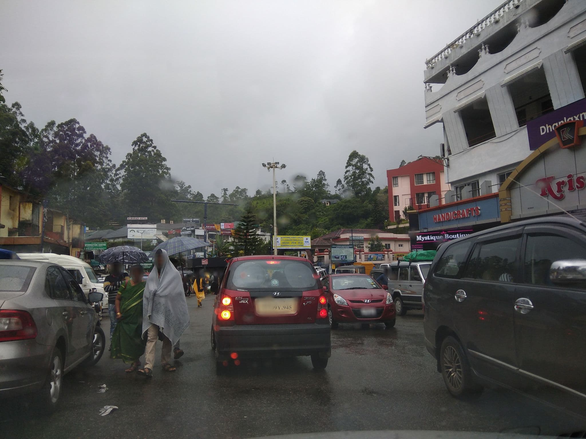 Street view near Munnar Inn, Munnar — © manojkmohan (CC BY-SA · Mapillary)