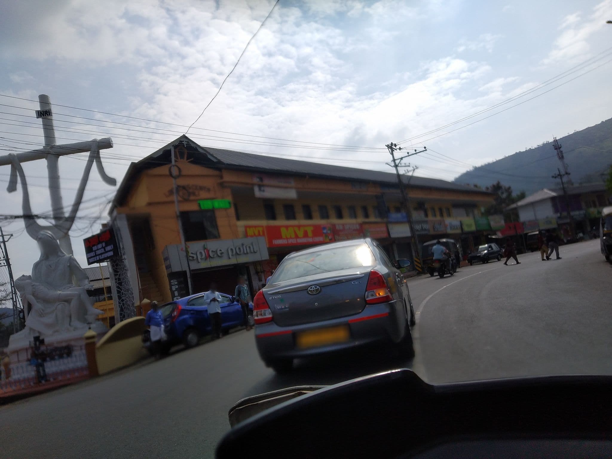Street view near Thekkady Retreat, Cumbum — © jothishbabu (CC BY-SA · Mapillary)