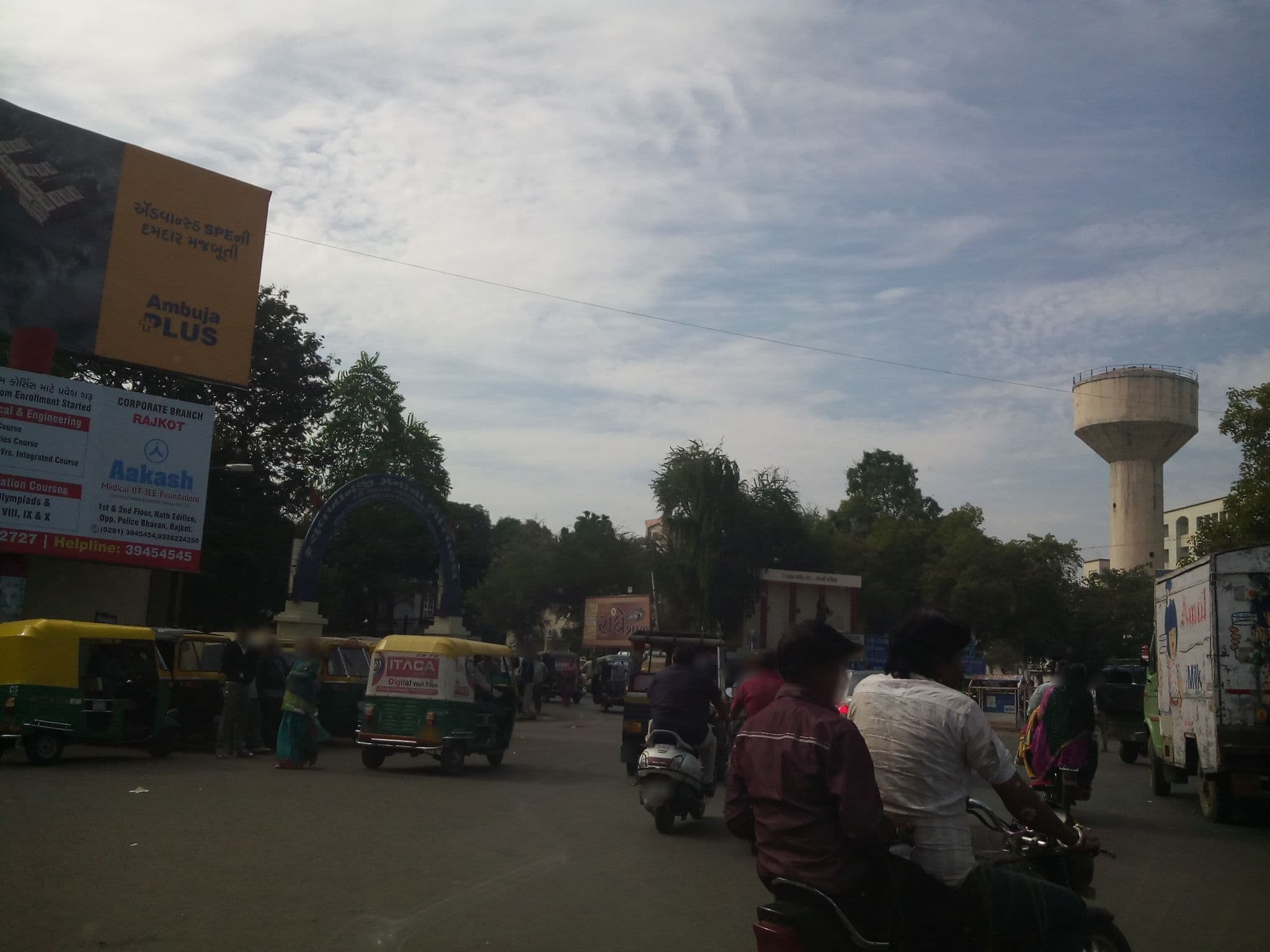 Street view near Hotel Siddhartha, Rājkot — © shravan91 (CC BY-SA · Mapillary)